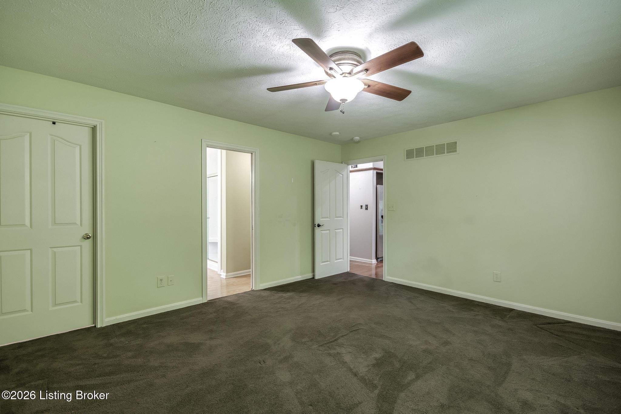 5902 Briscoe Ln Property Photo 15