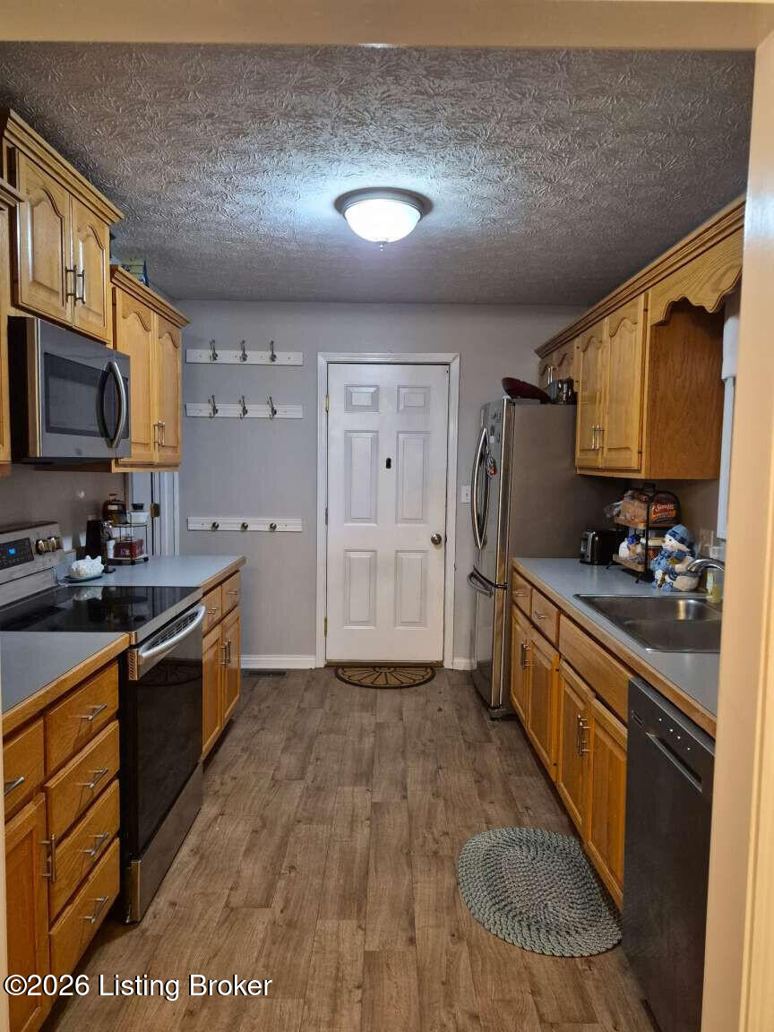 76 Tiffany Ave Property Photo 12