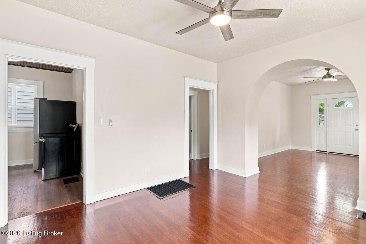 719 Camden Ave Property Photo 8
