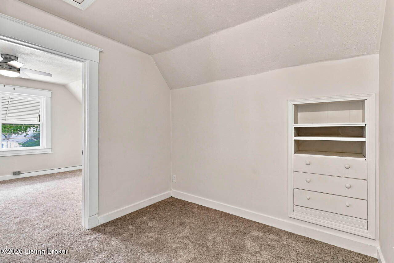 719 Camden Ave Property Photo 22