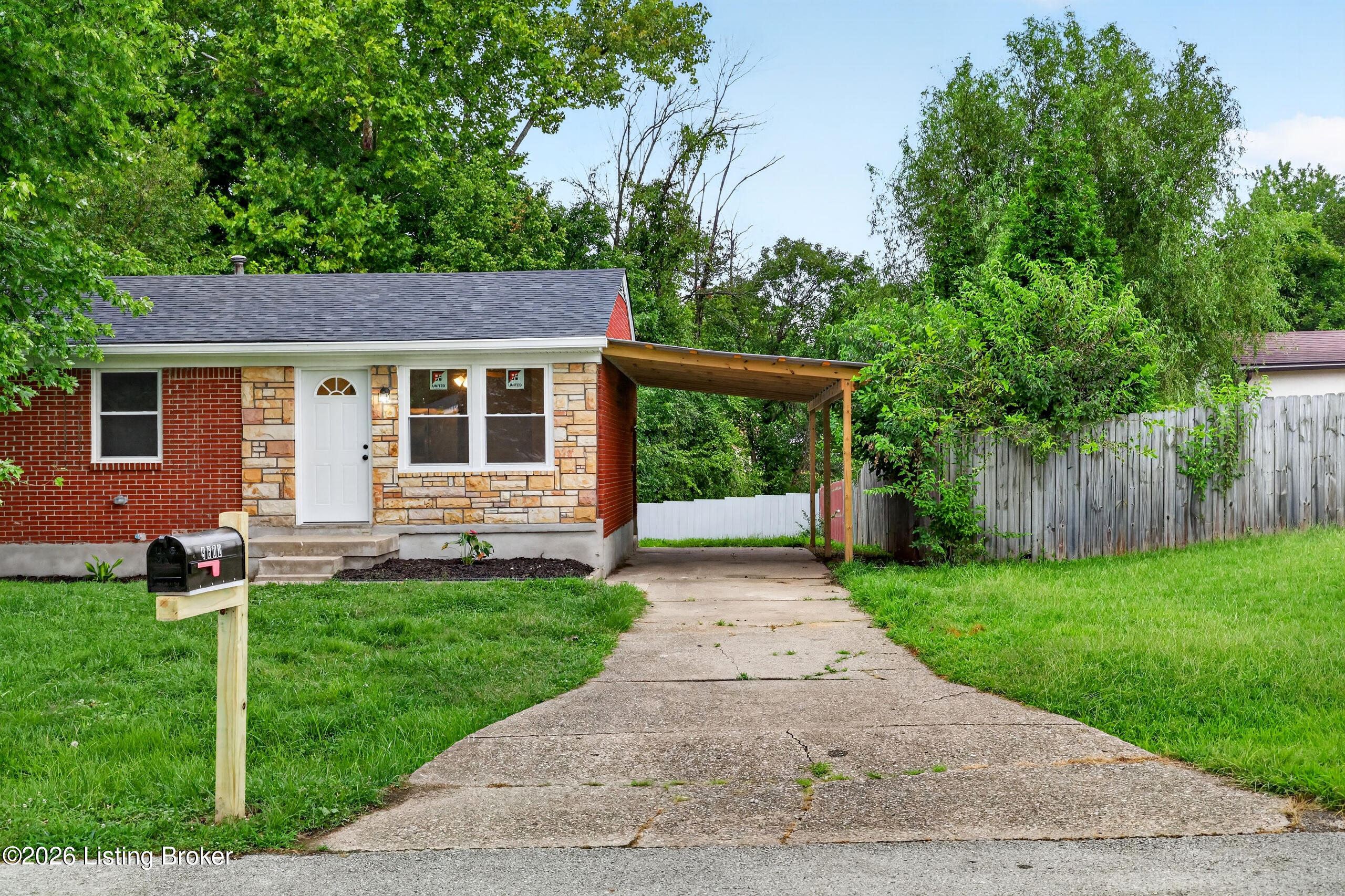 9602 Pembury Ct Property Photo 4