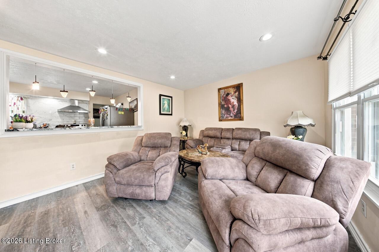 1002 Andle Ct Property Photo 6