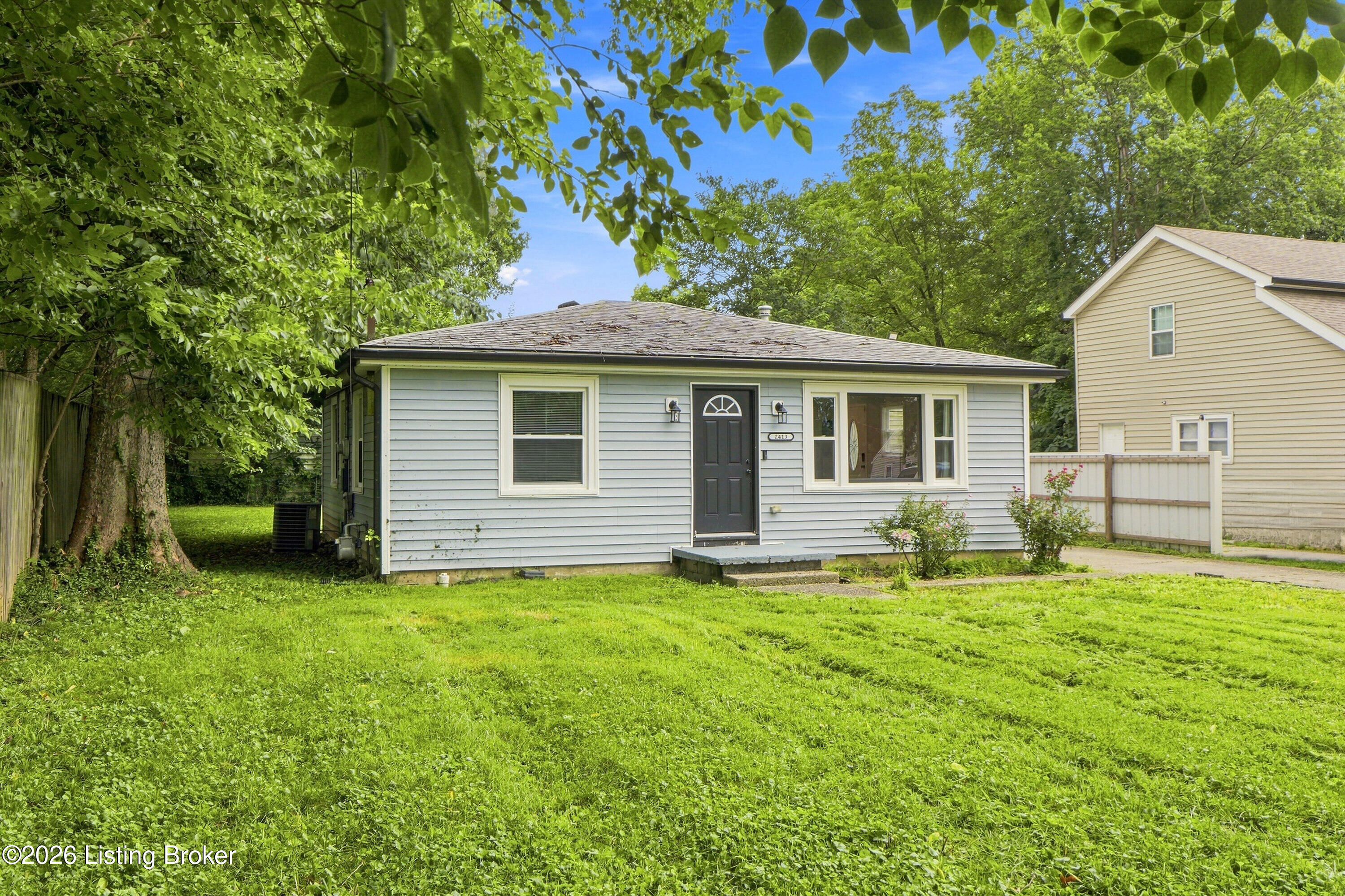 2413 Elmore St Property Photo 2