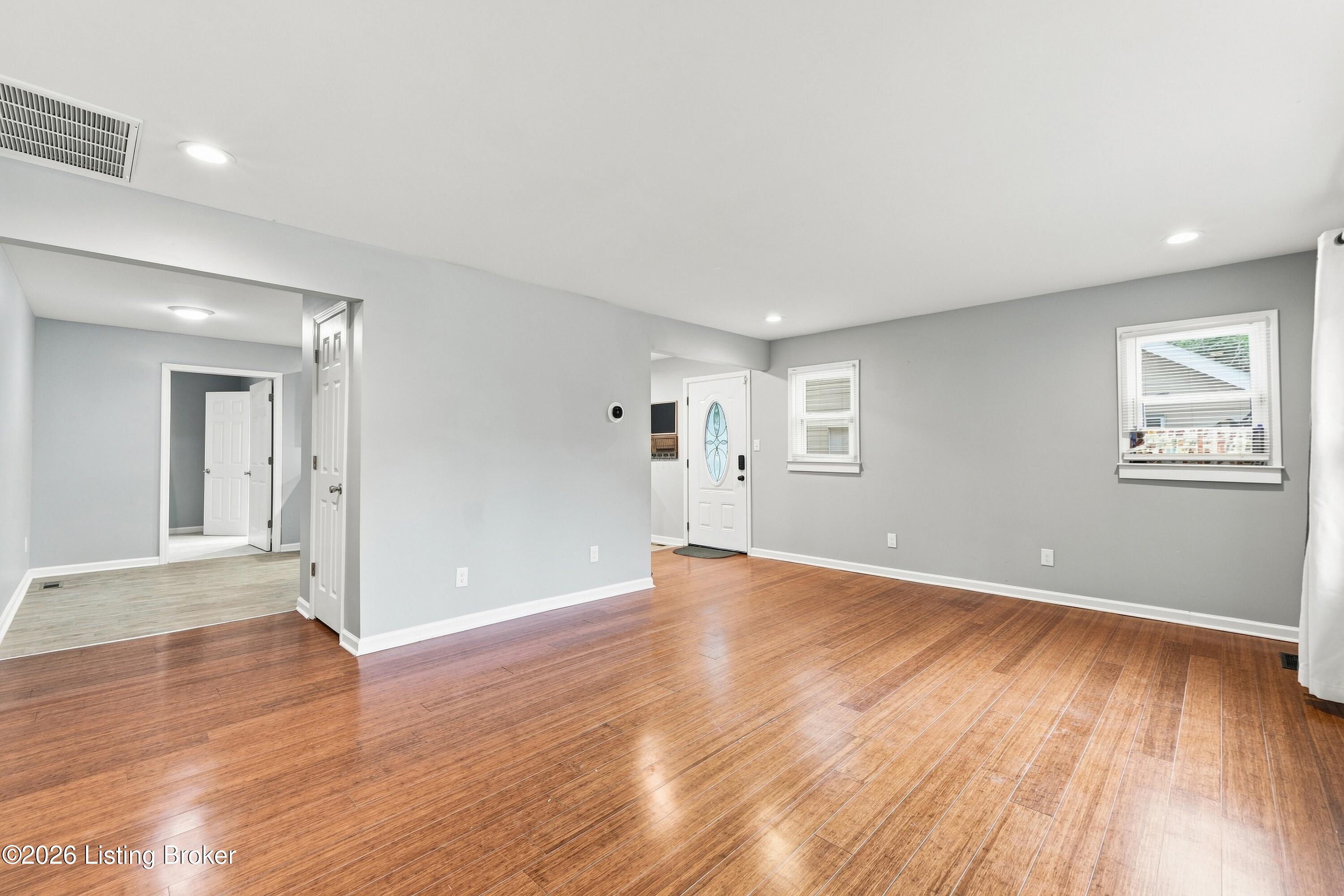2413 Elmore St Property Photo 6