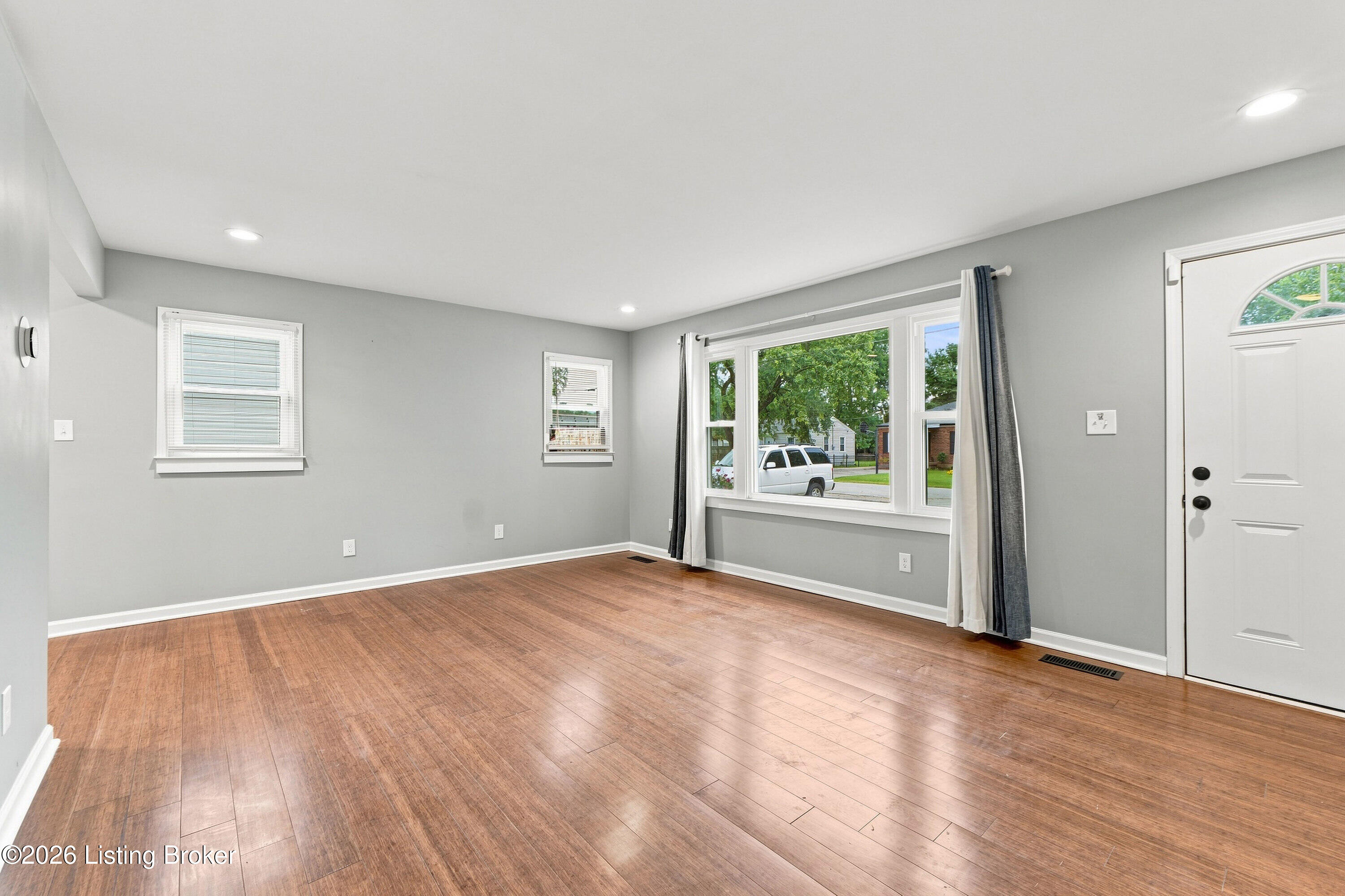 2413 Elmore St Property Photo 8
