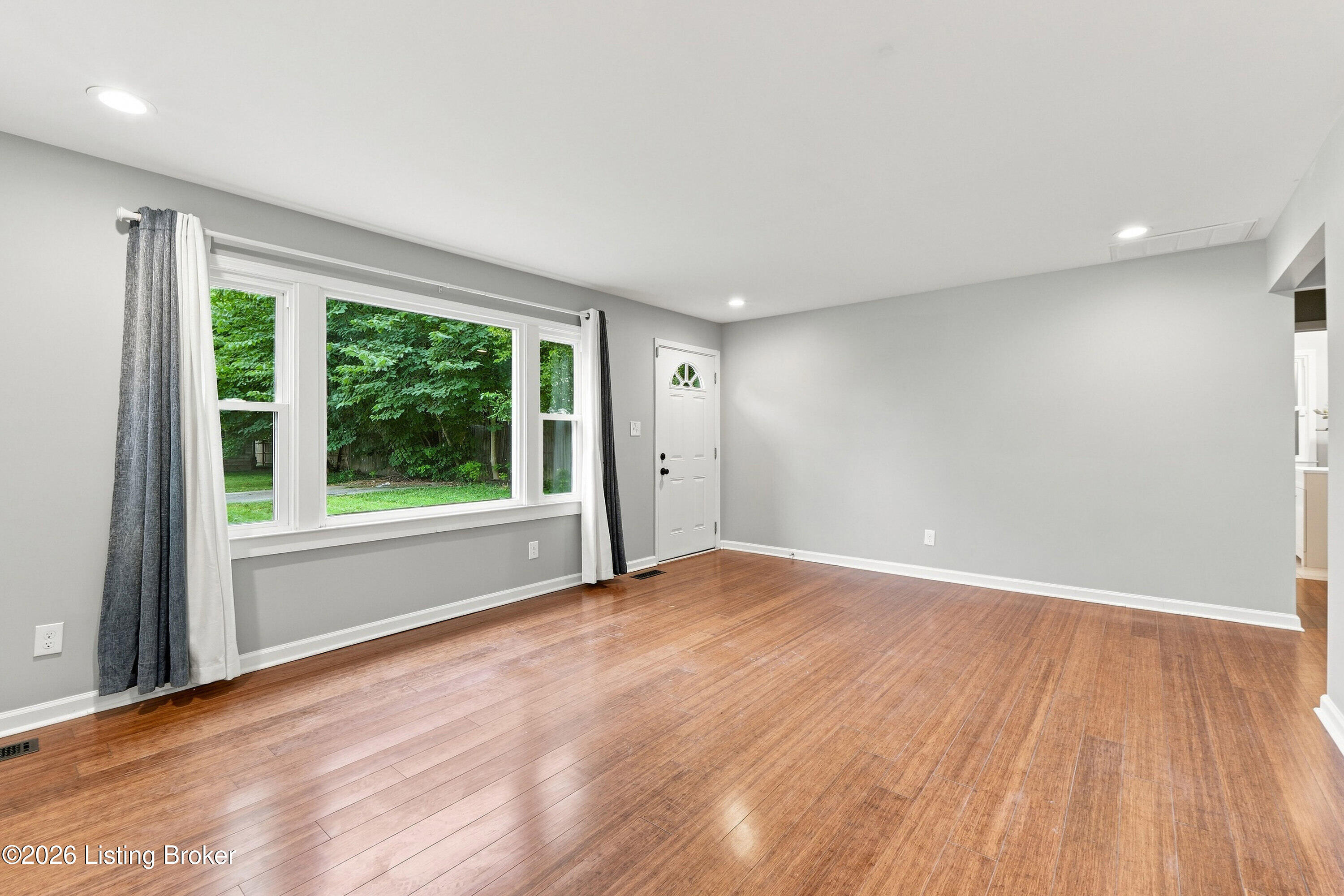2413 Elmore St Property Photo 10
