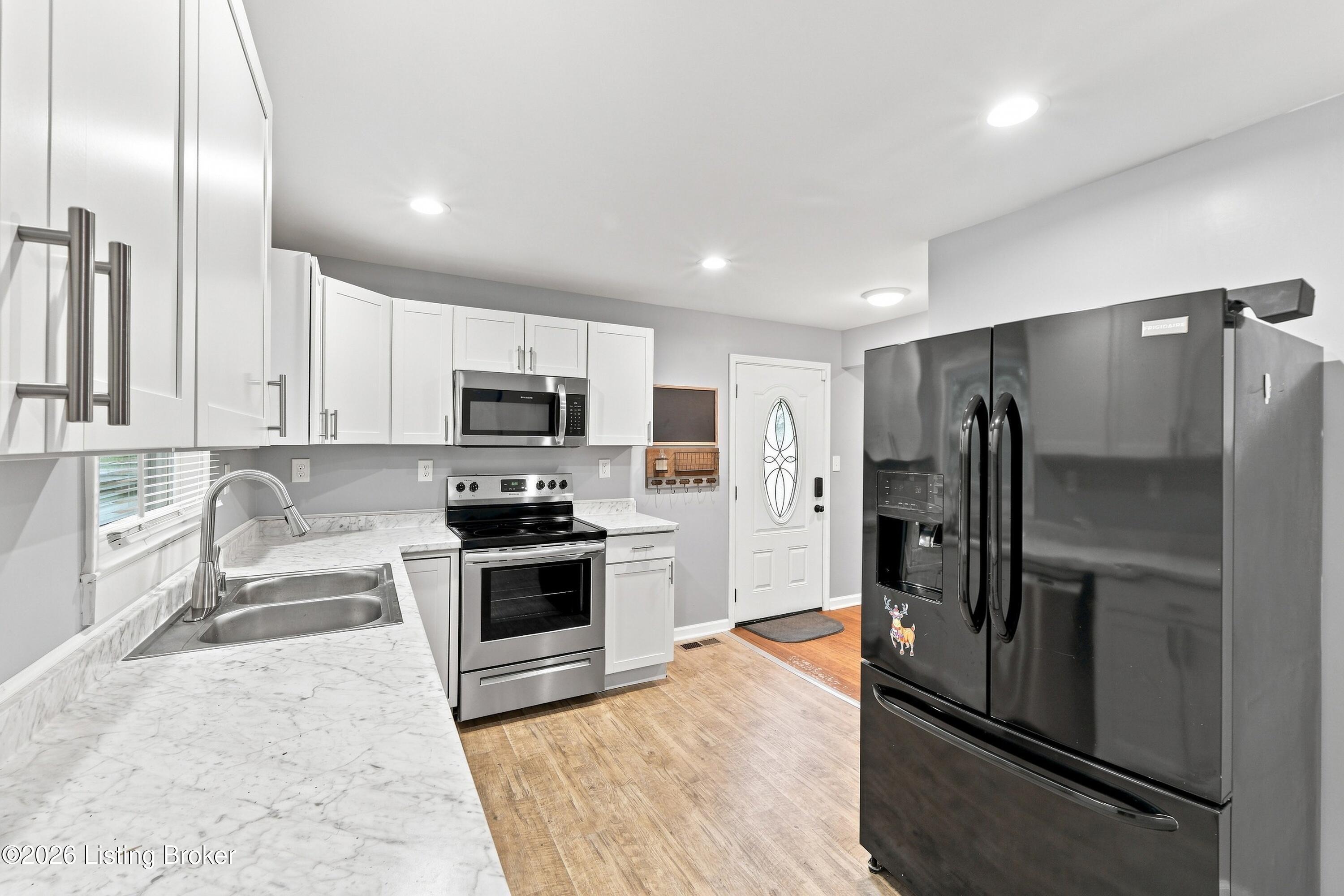 2413 Elmore St Property Photo 17