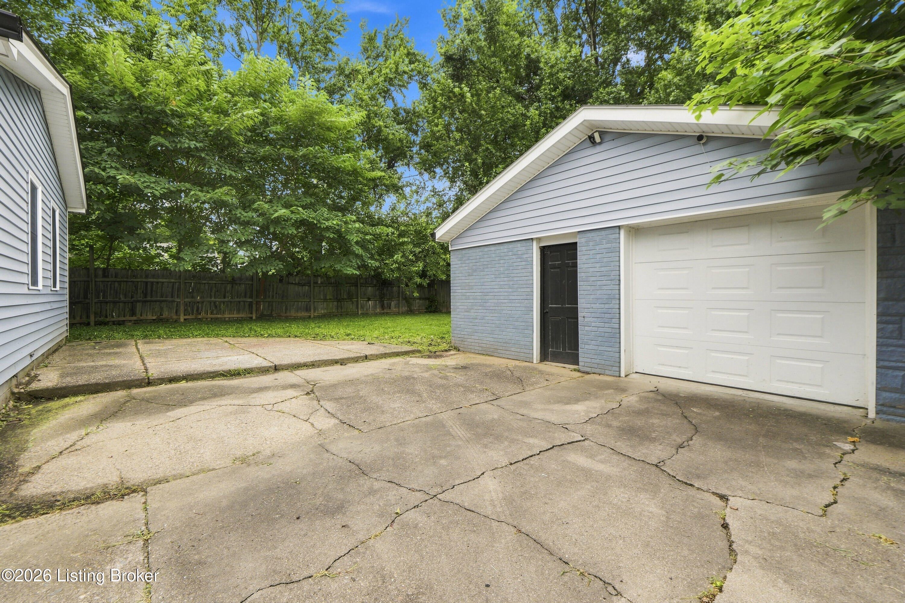 2413 Elmore St Property Photo 33