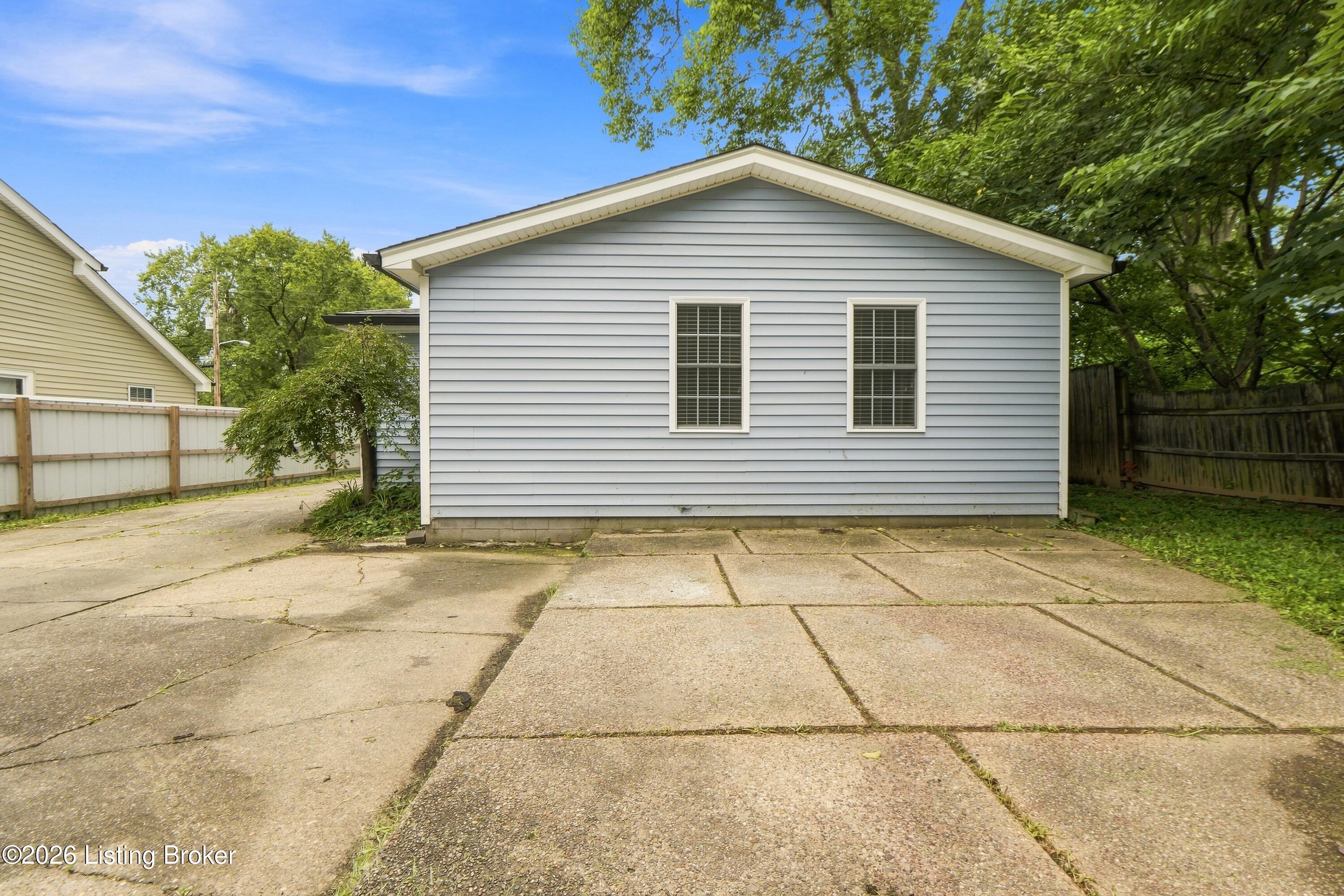 2413 Elmore St Property Photo 37