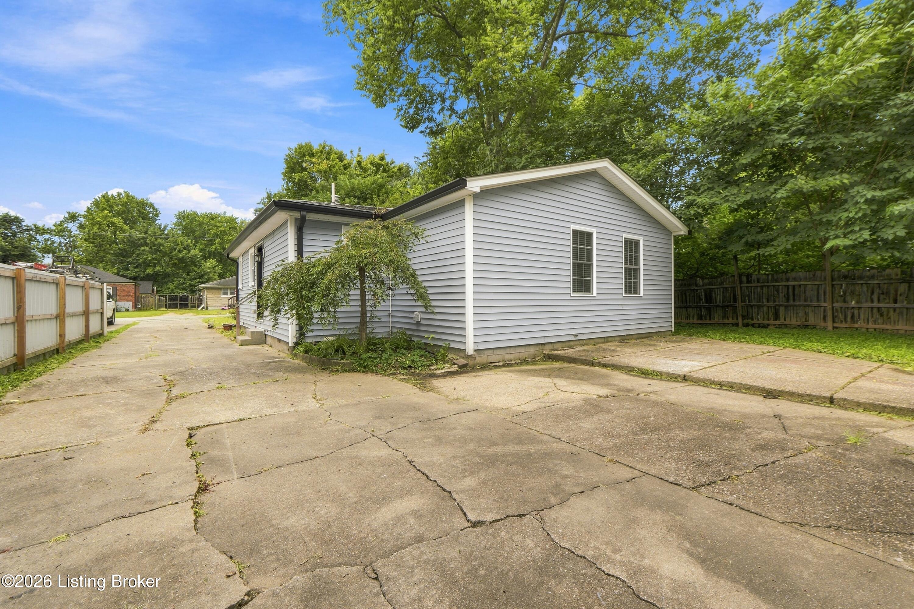 2413 Elmore St Property Photo 38