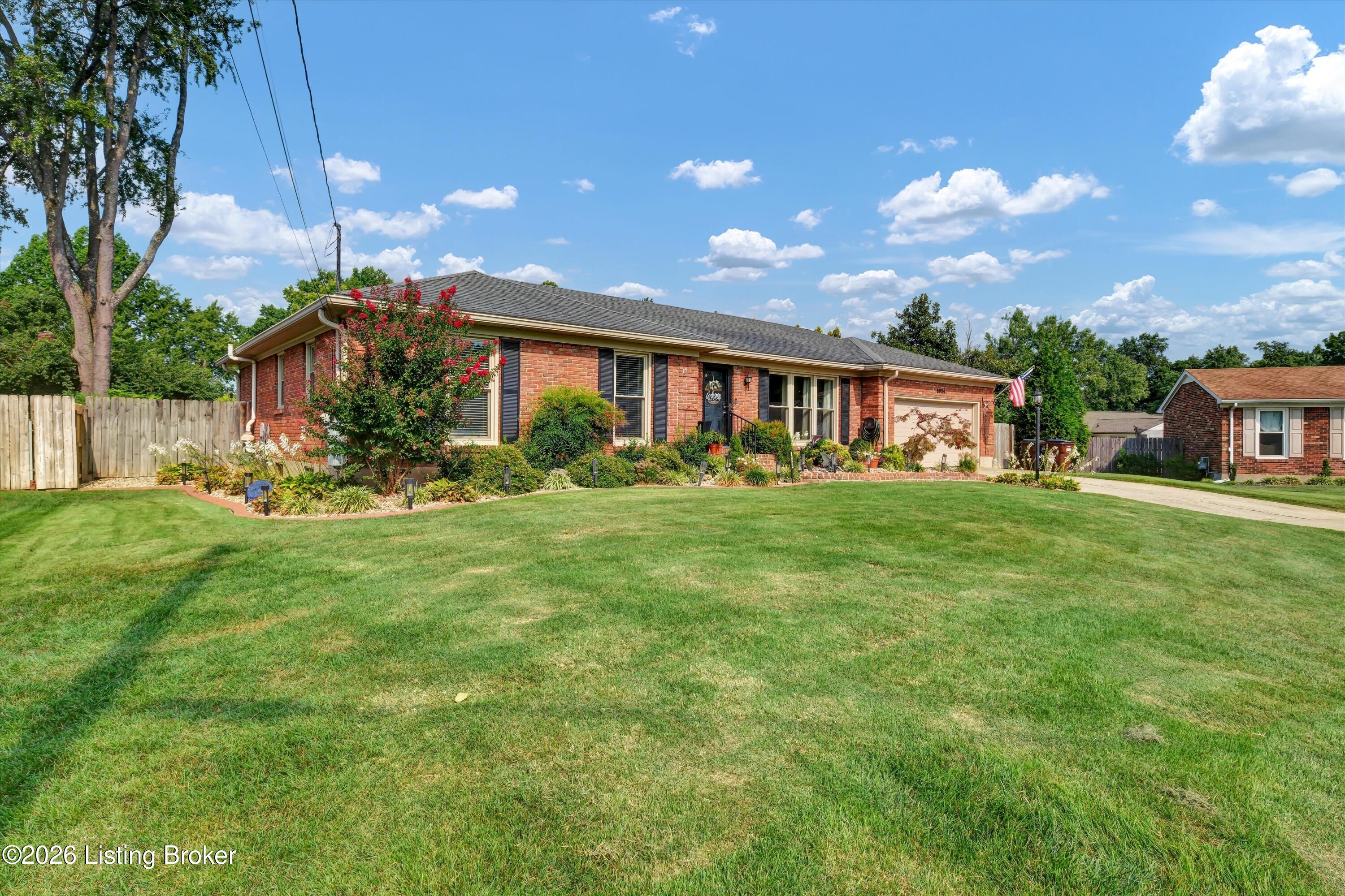 6904 Bellcrest Ct Property Photo 3