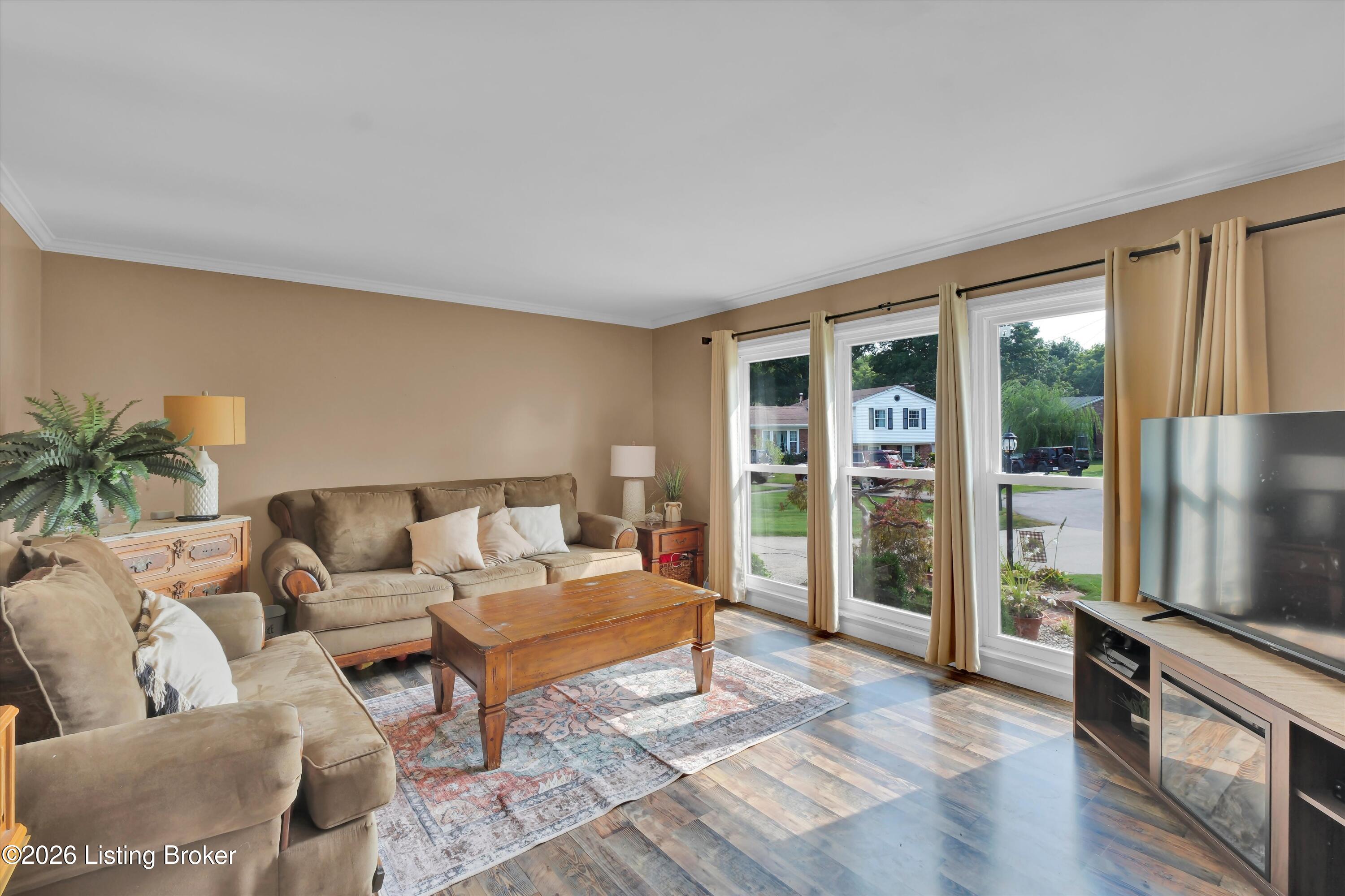 6904 Bellcrest Ct Property Photo 5