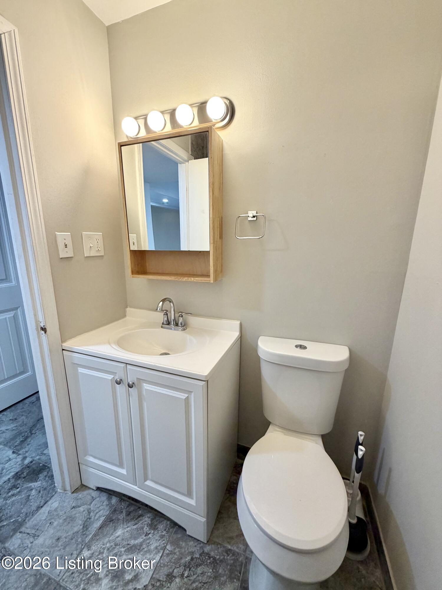 640 Zorn Ave 8a Property Photo 8