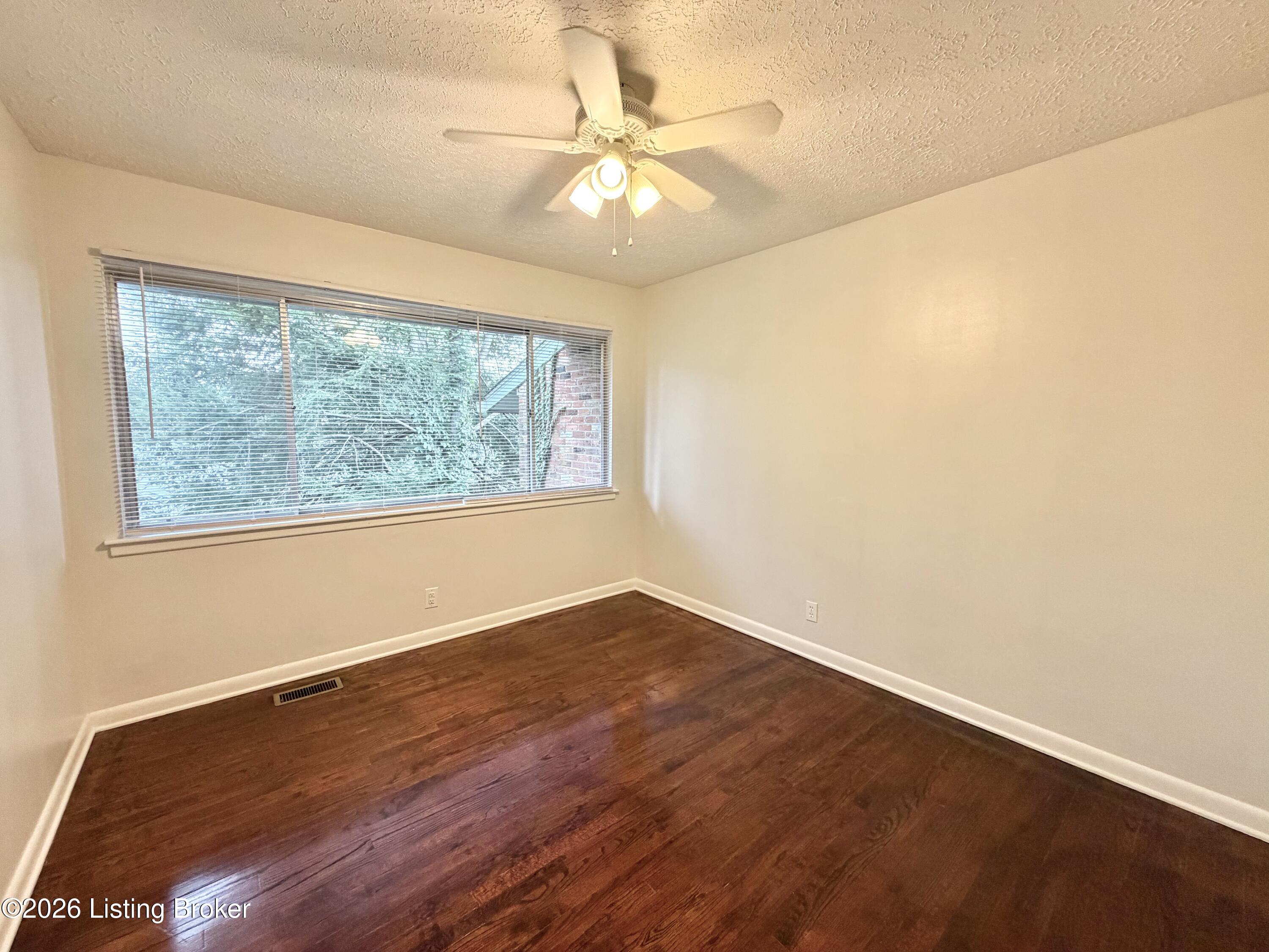 640 Zorn Ave 8a Property Photo 11