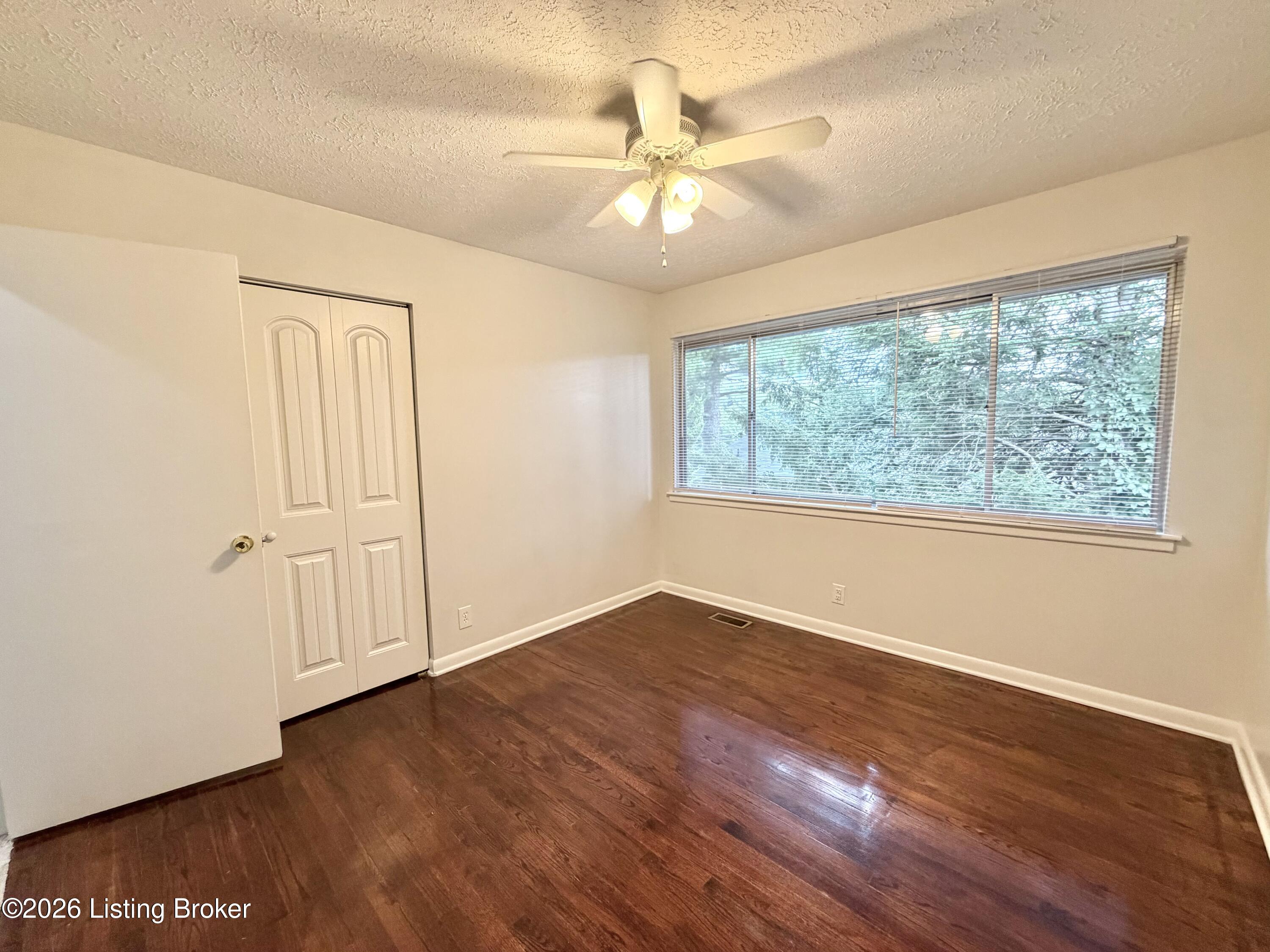 640 Zorn Ave 8a Property Photo 12