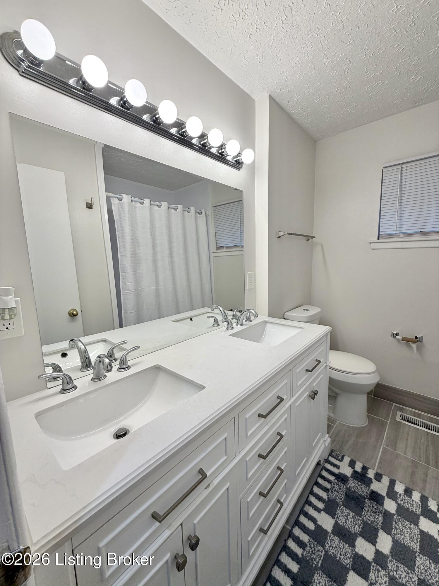 640 Zorn Ave 8a Property Photo 14