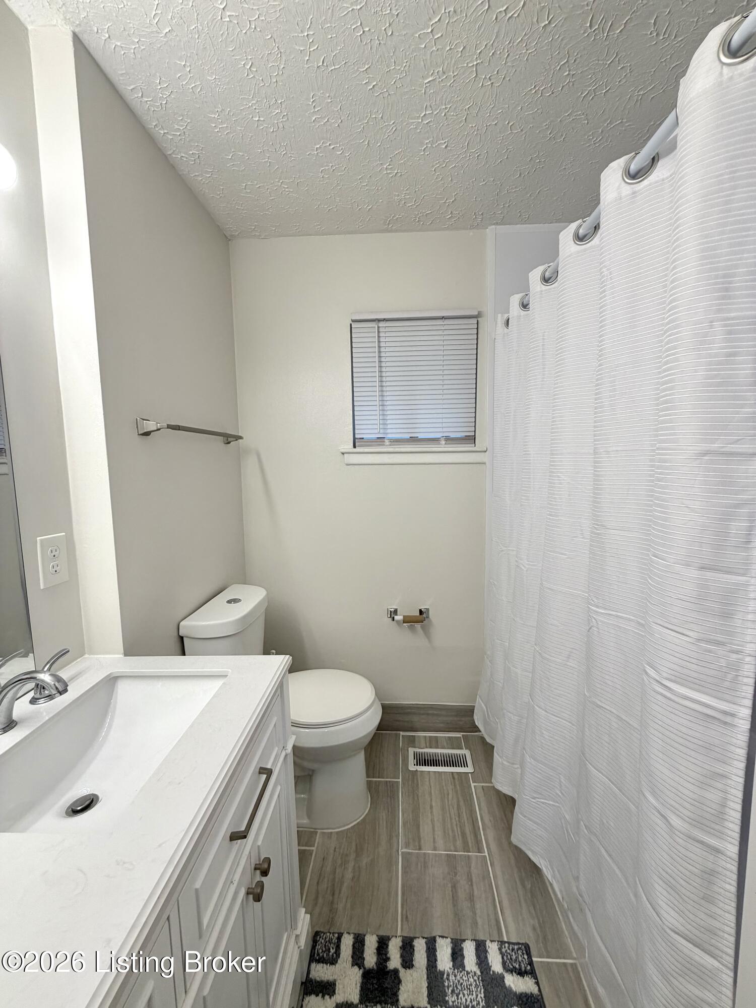 640 Zorn Ave 8a Property Photo 15