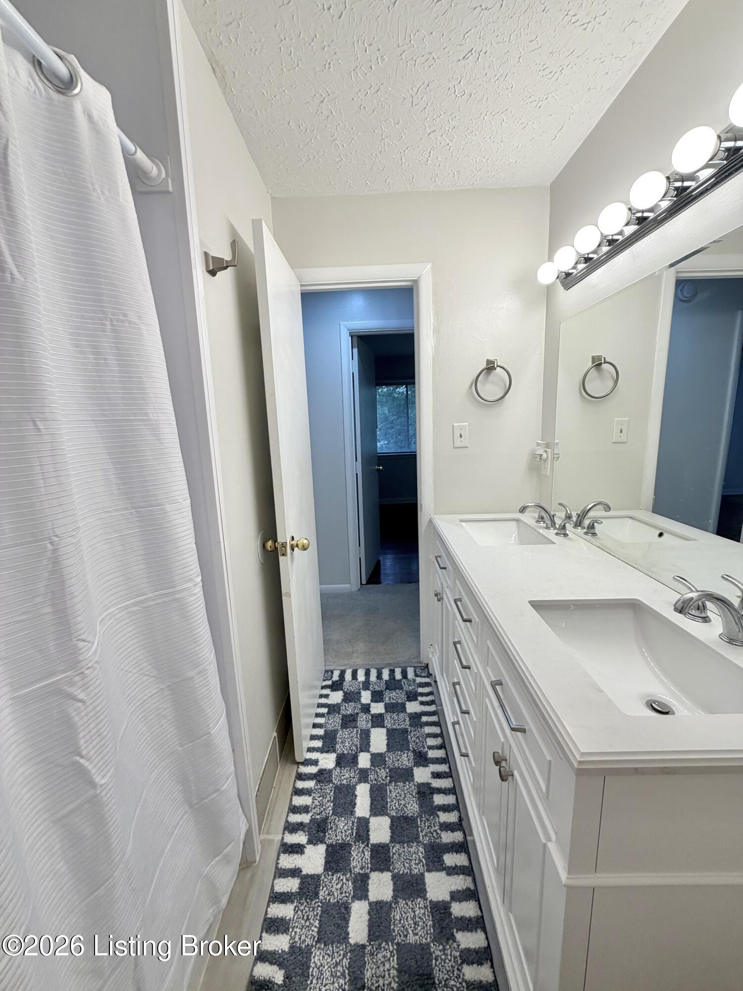 640 Zorn Ave 8a Property Photo 16