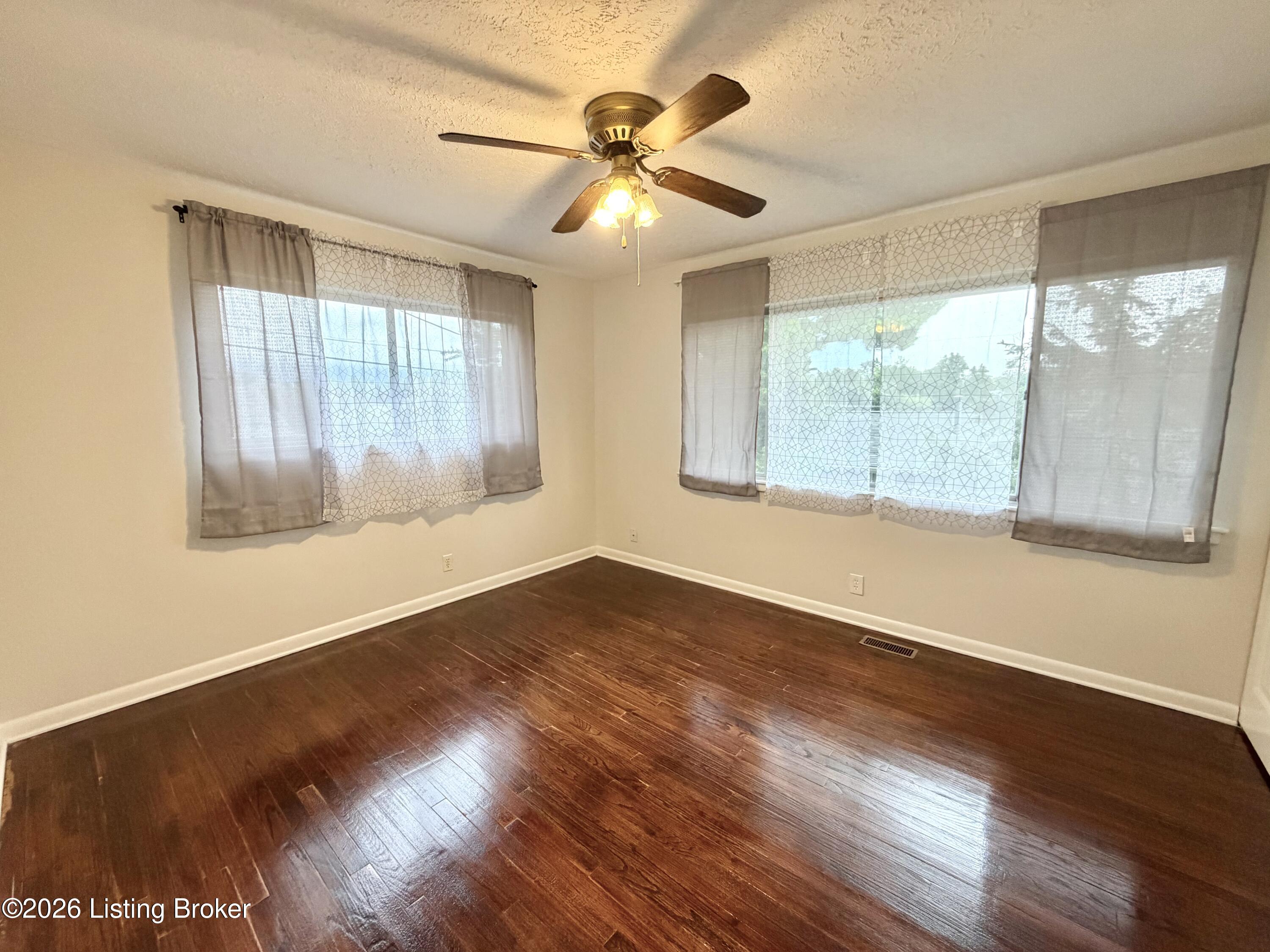 640 Zorn Ave 8a Property Photo 18