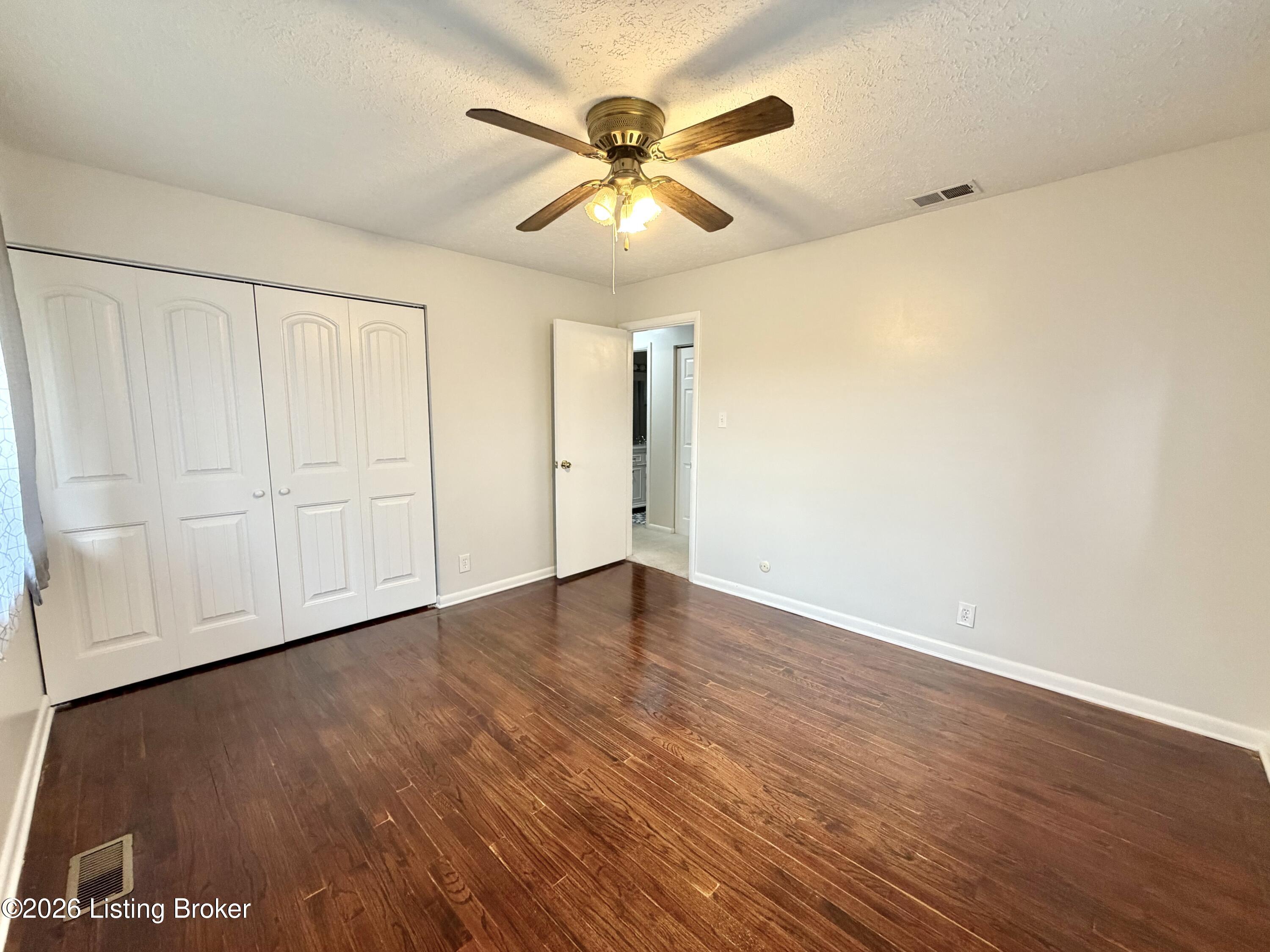 640 Zorn Ave 8a Property Photo 20
