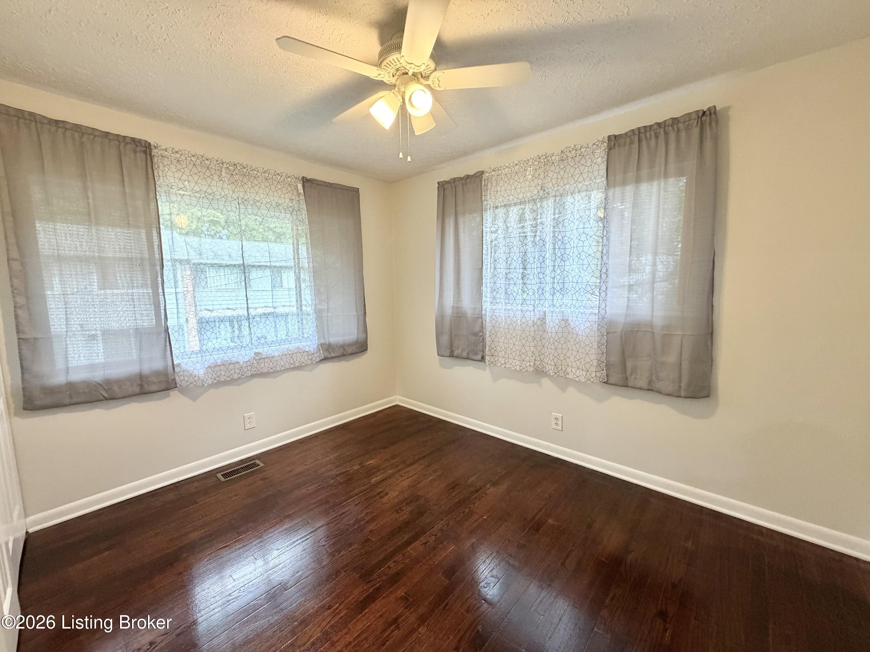 640 Zorn Ave 8a Property Photo 21