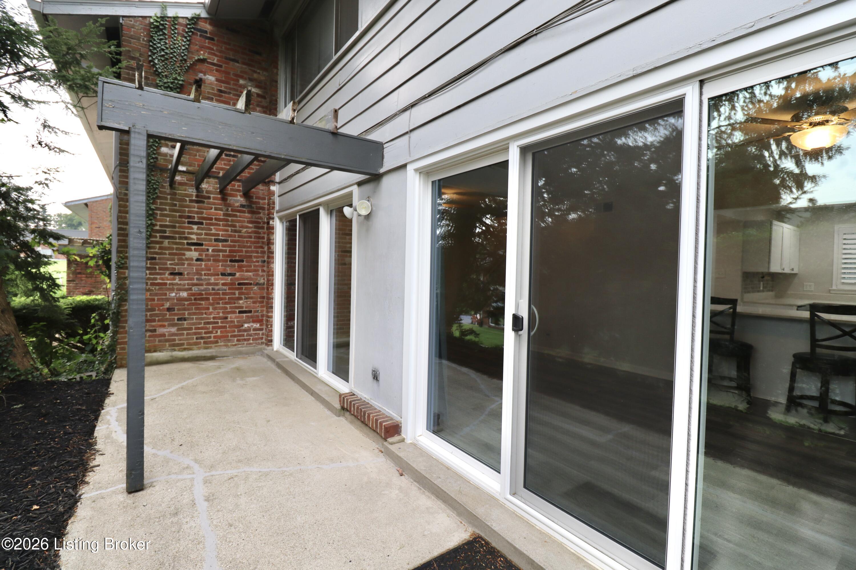 640 Zorn Ave 8a Property Photo 24