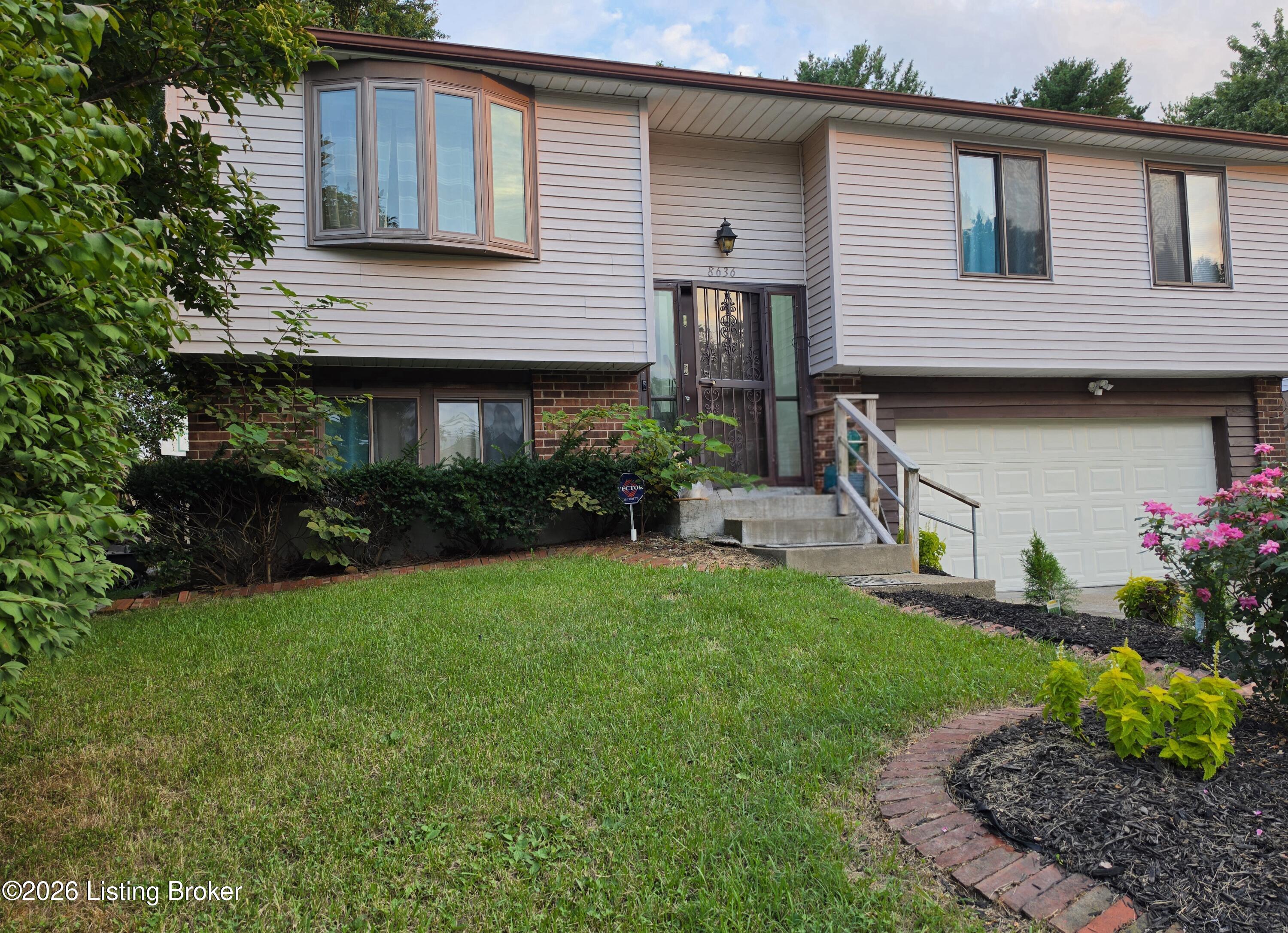 8636 Running Fox Cir Property Photo 1