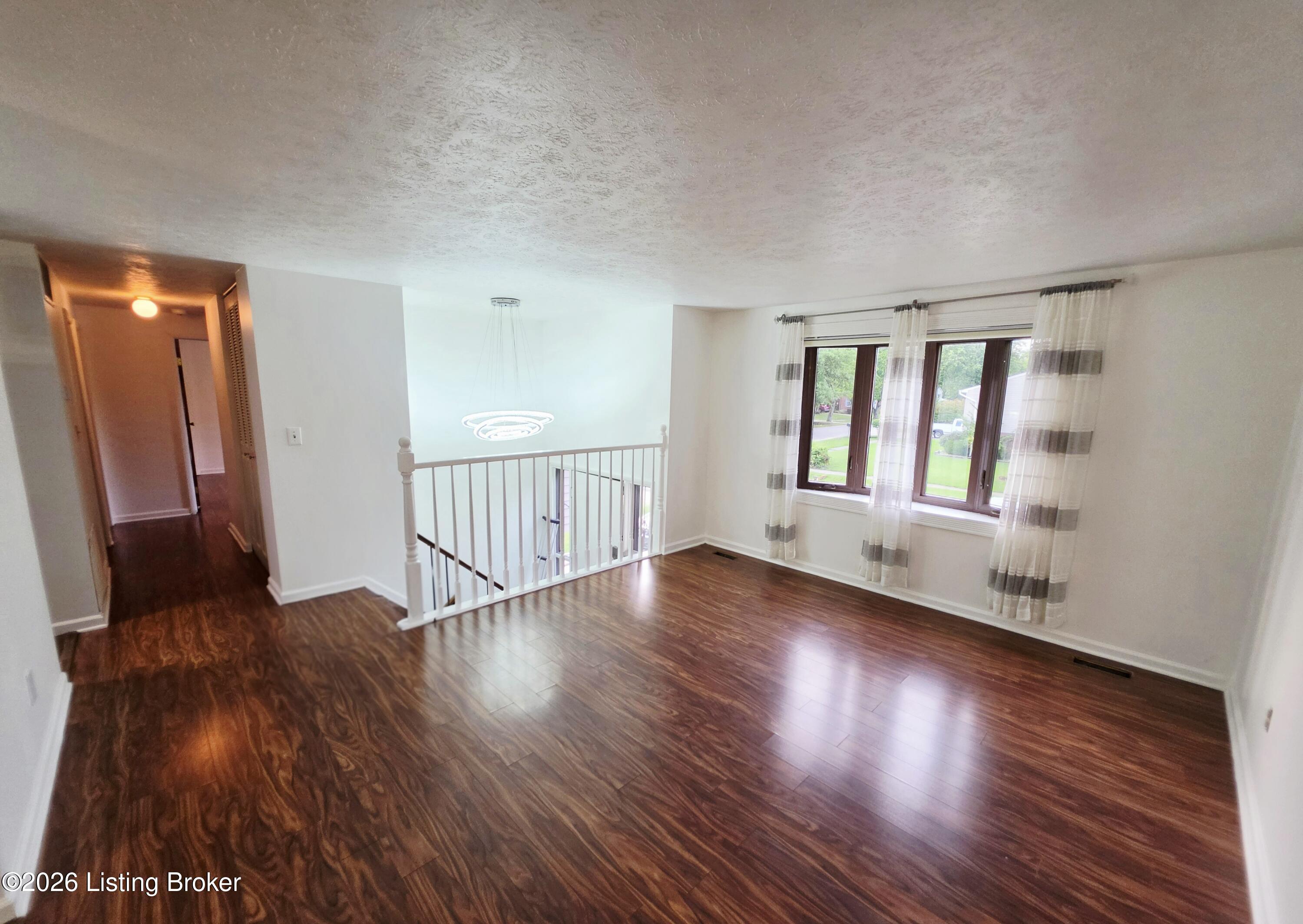 8636 Running Fox Cir Property Photo 4