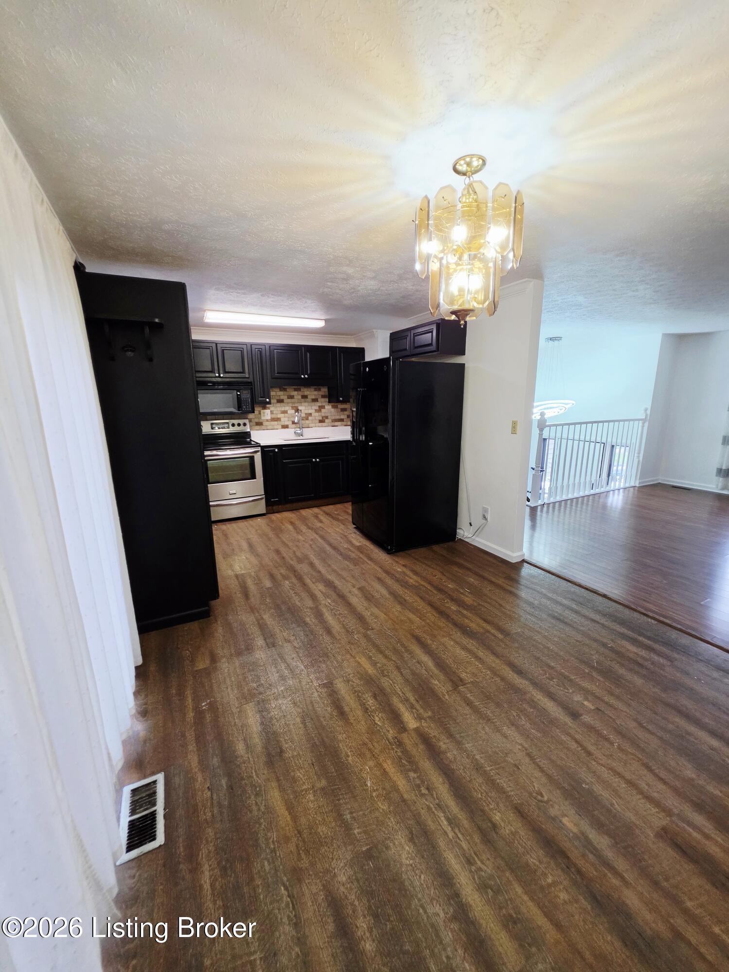 8636 Running Fox Cir Property Photo 5
