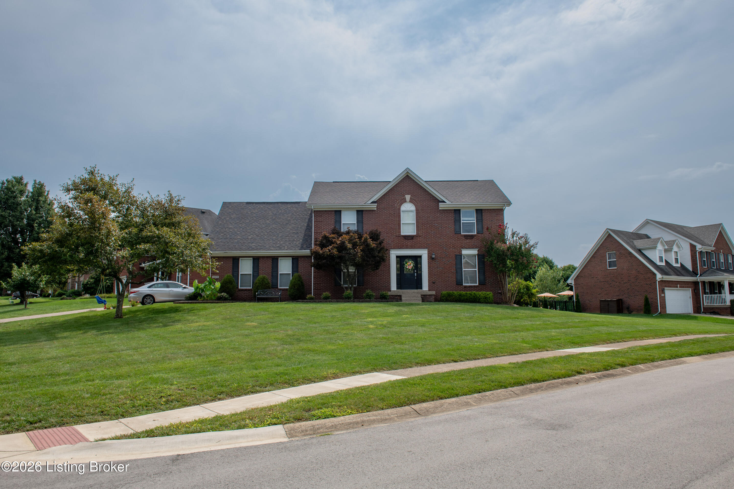 13314 Oak Forest Ct Property Photo 3