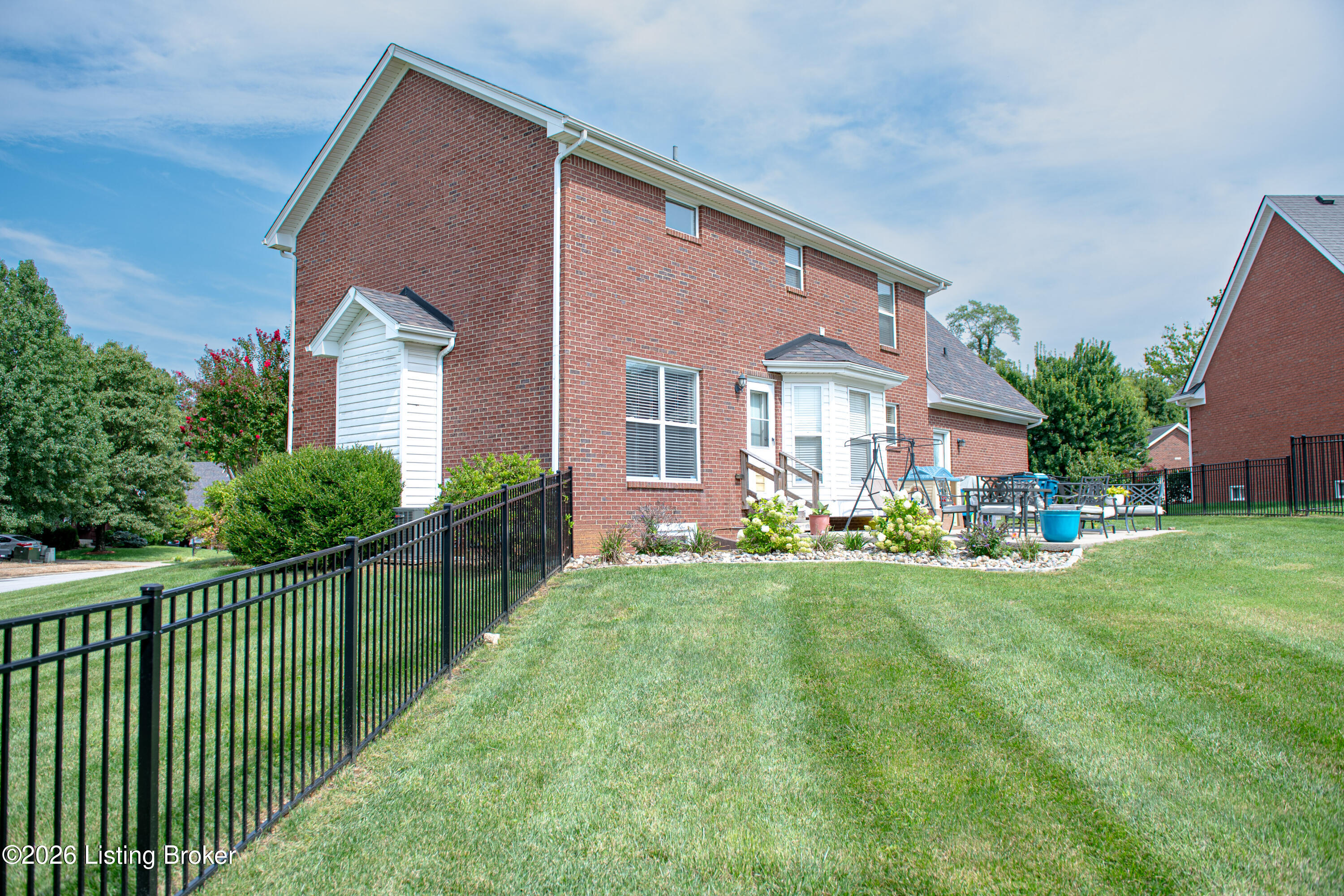 13314 Oak Forest Ct Property Photo 4