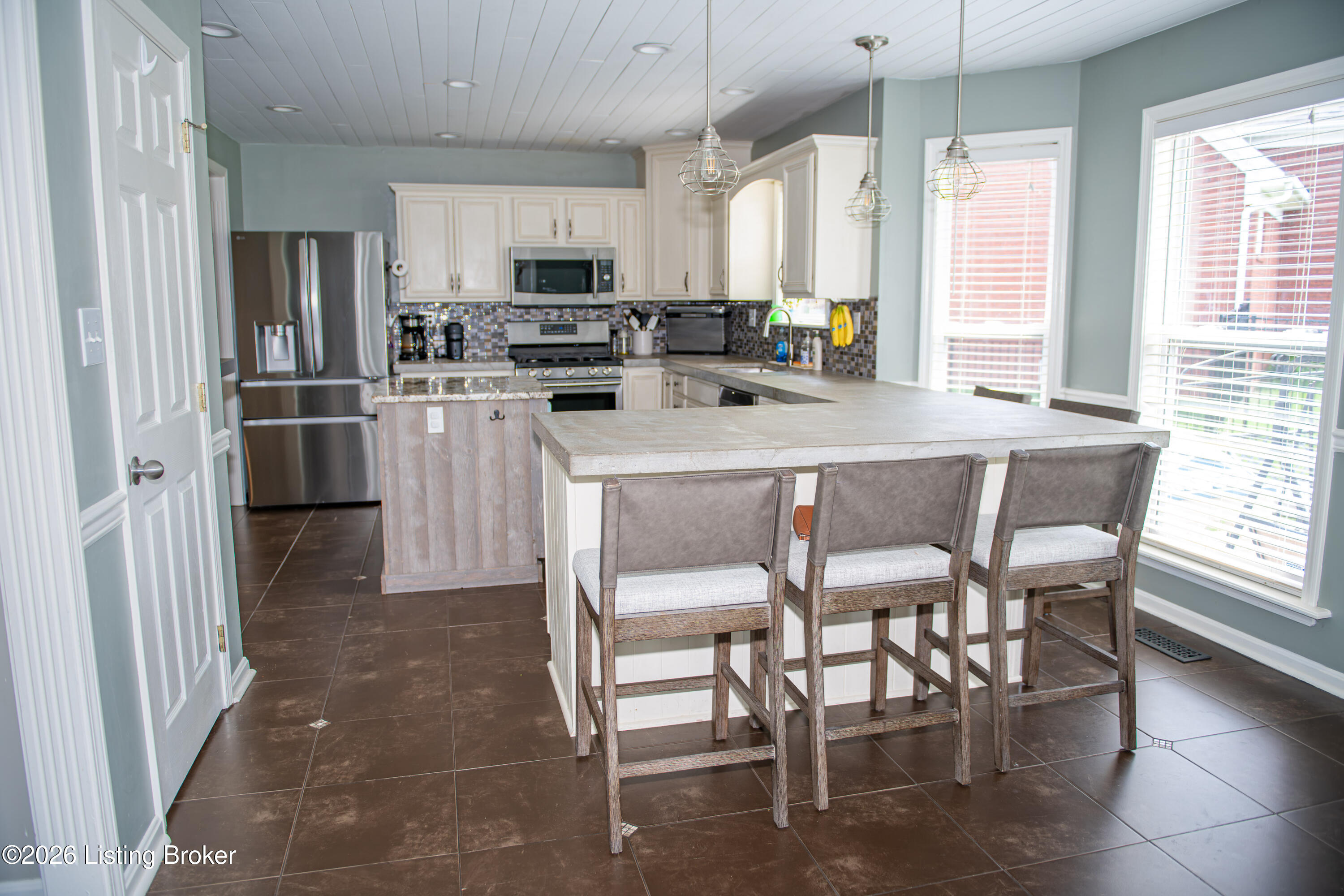 13314 Oak Forest Ct Property Photo 7