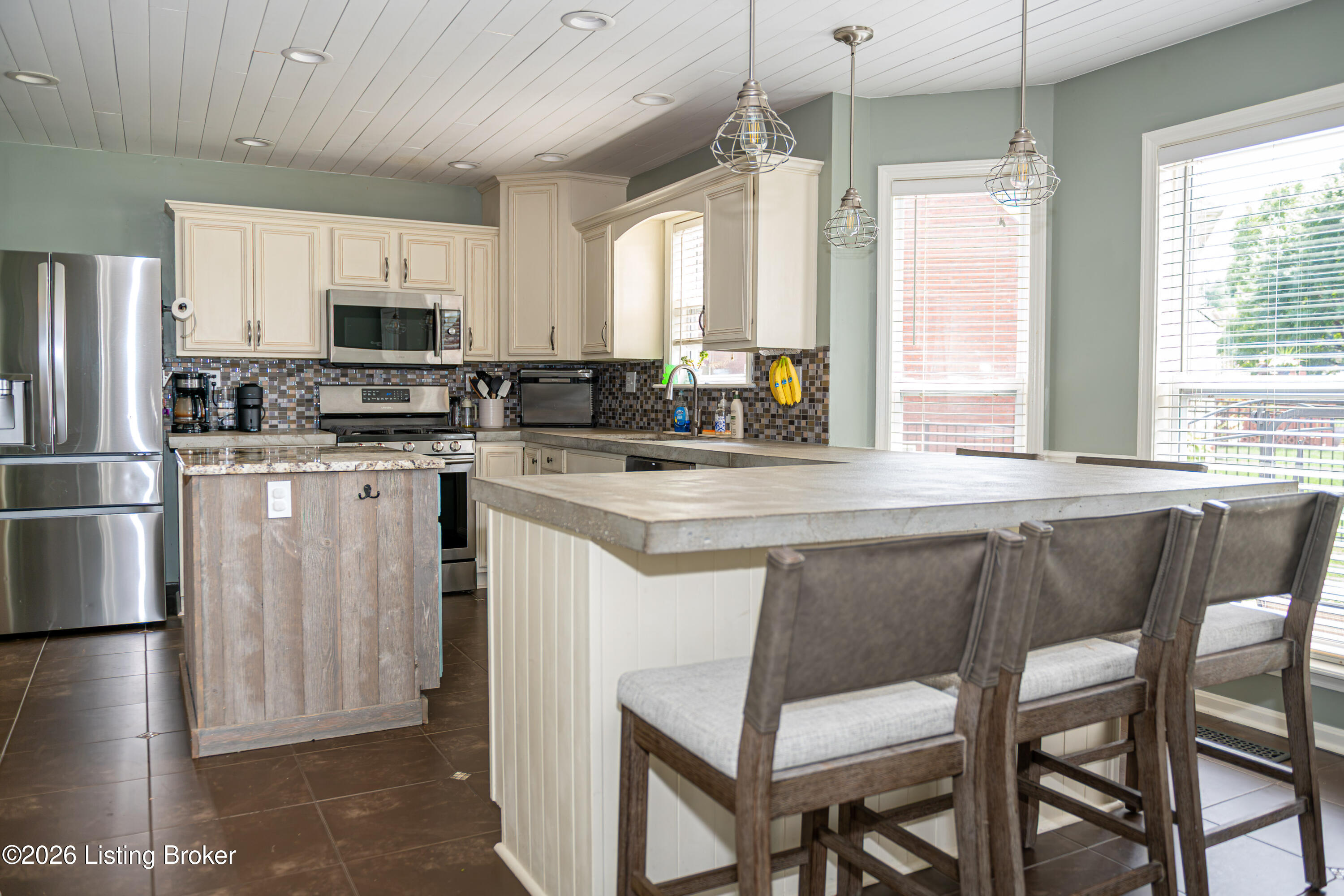 13314 Oak Forest Ct Property Photo 8