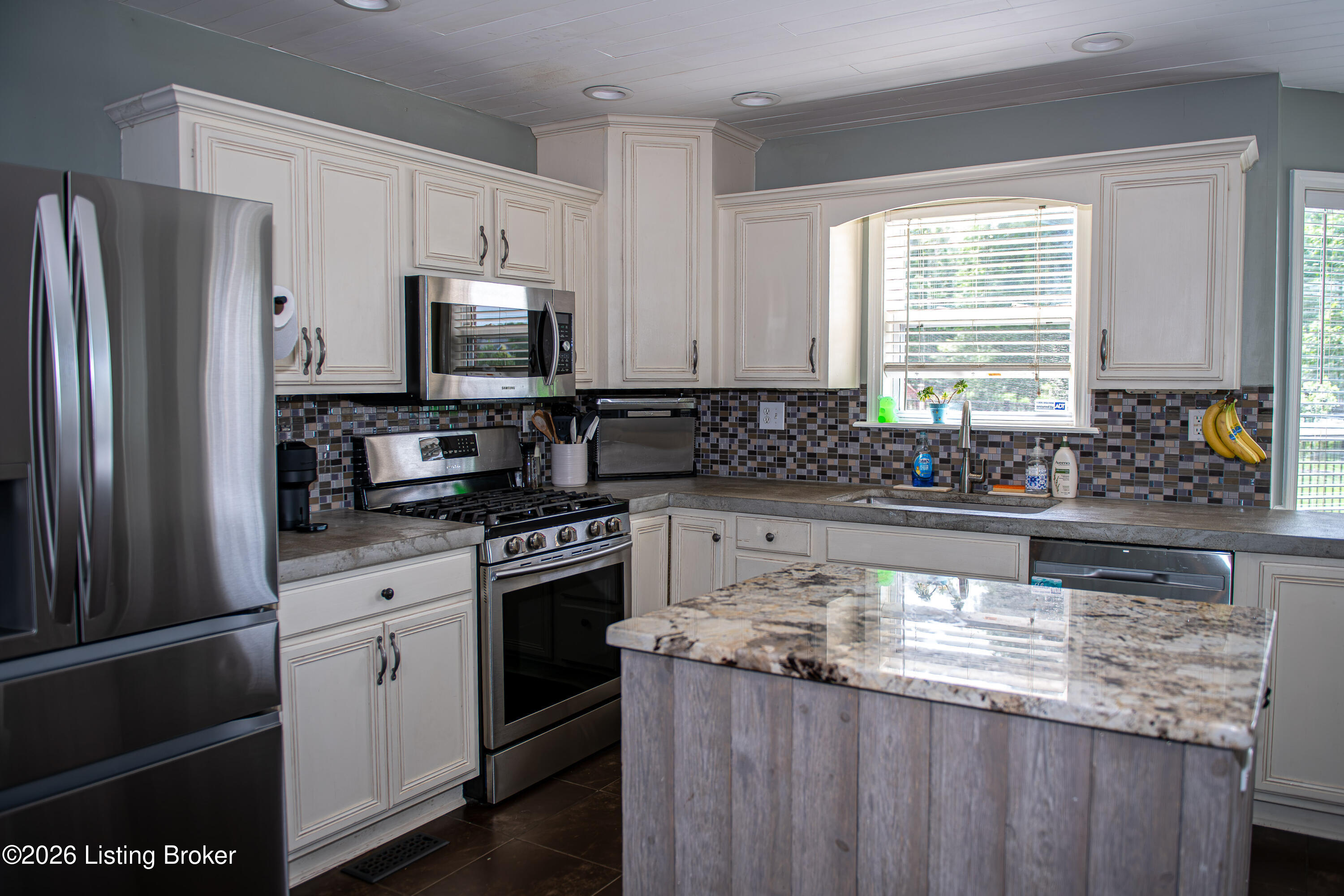 13314 Oak Forest Ct Property Photo 9