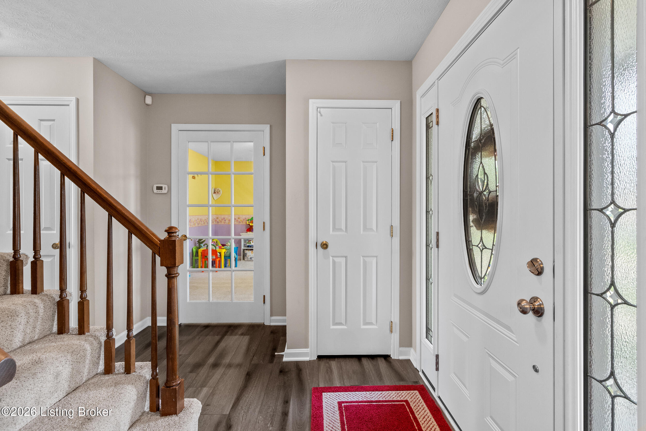 312 New England Ct Property Photo 5