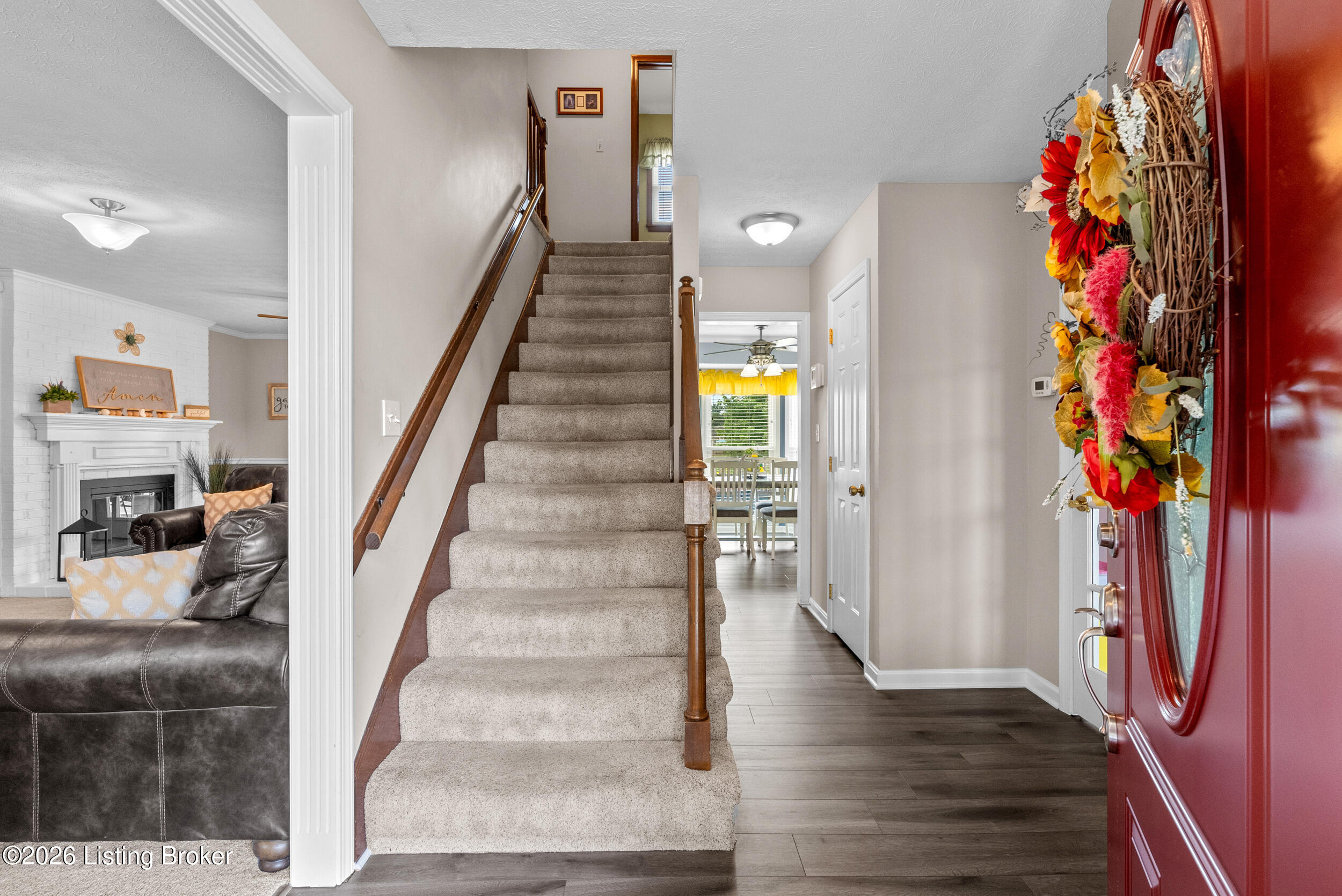 312 New England Ct Property Photo 6
