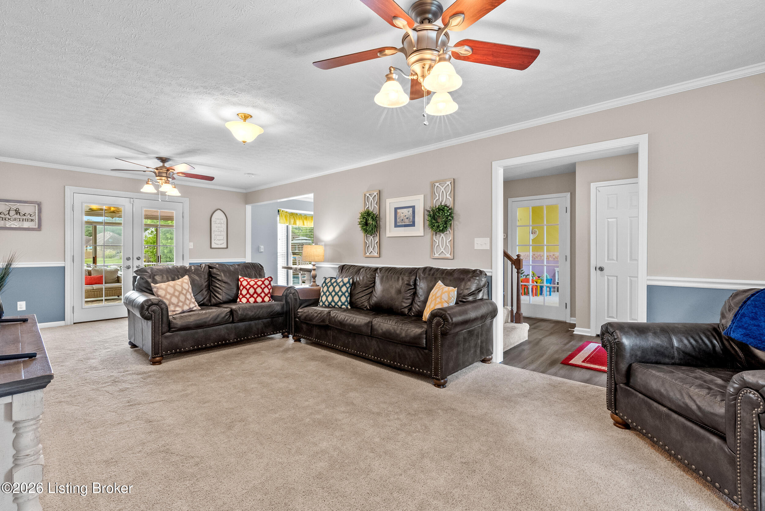 312 New England Ct Property Photo 8