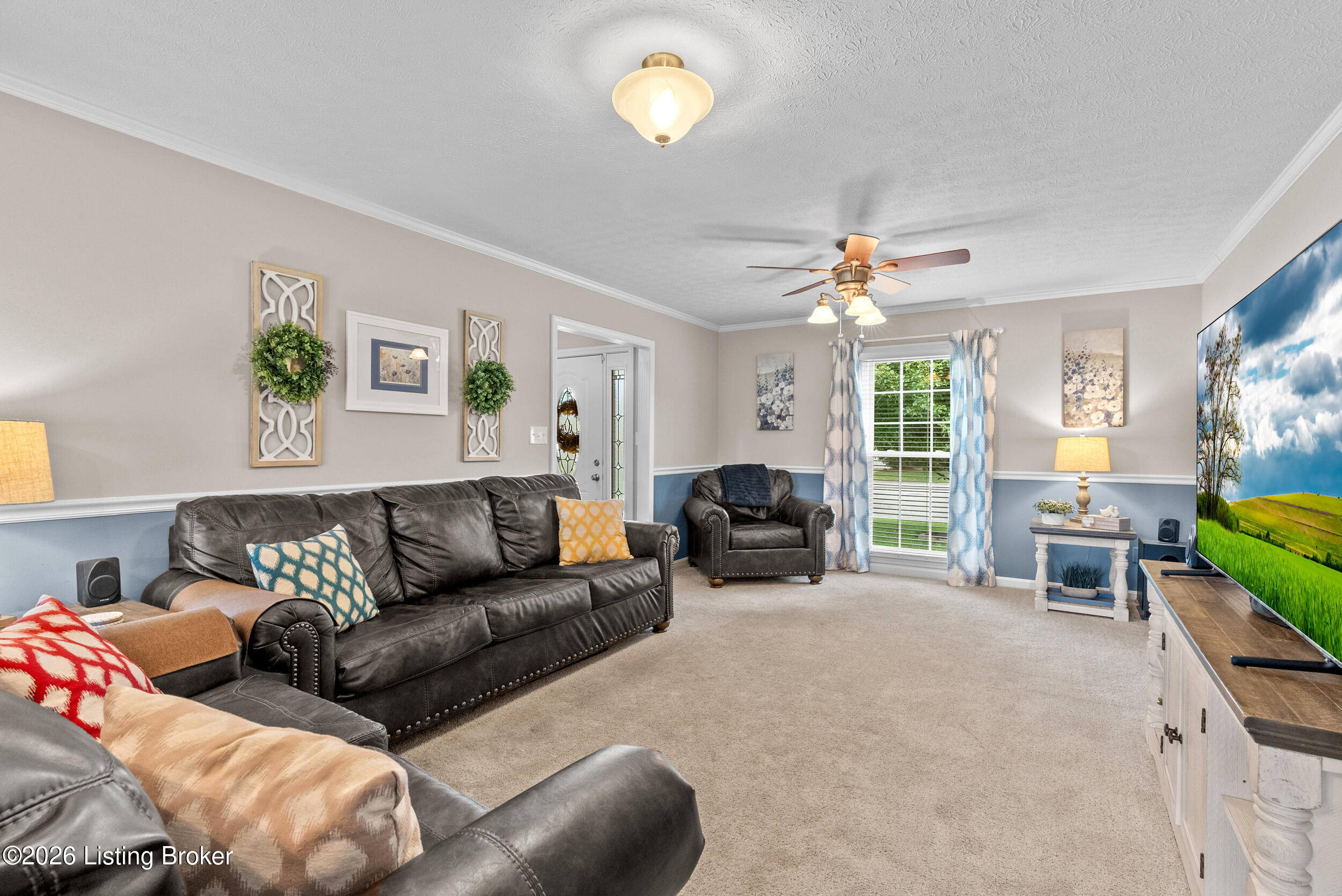 312 New England Ct Property Photo 9