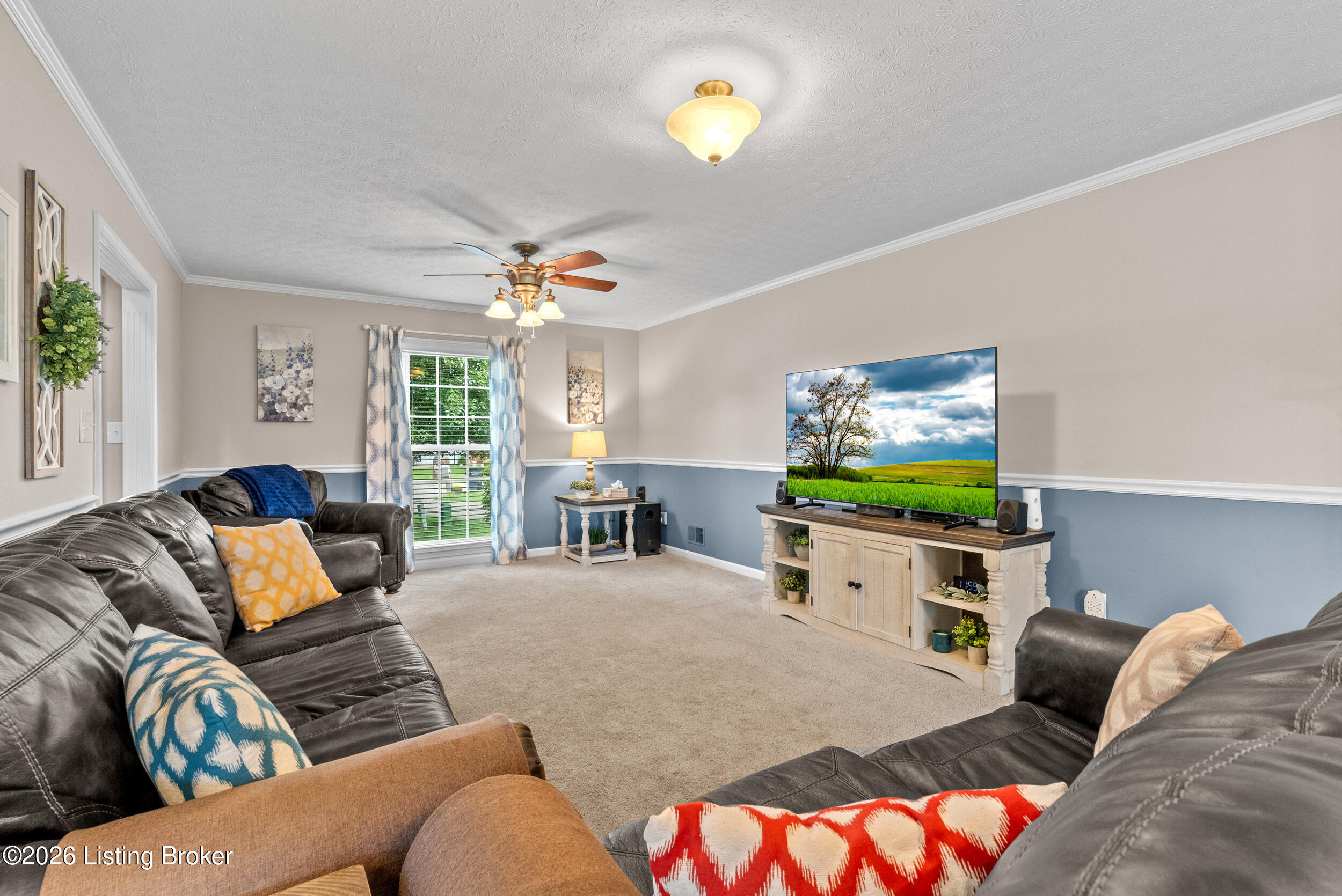 312 New England Ct Property Photo 10