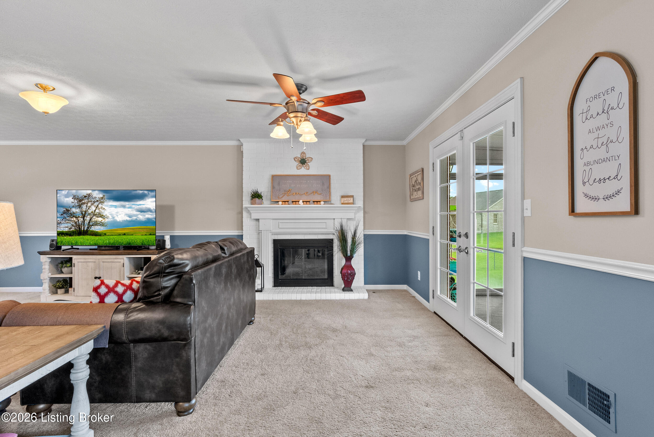 312 New England Ct Property Photo 11