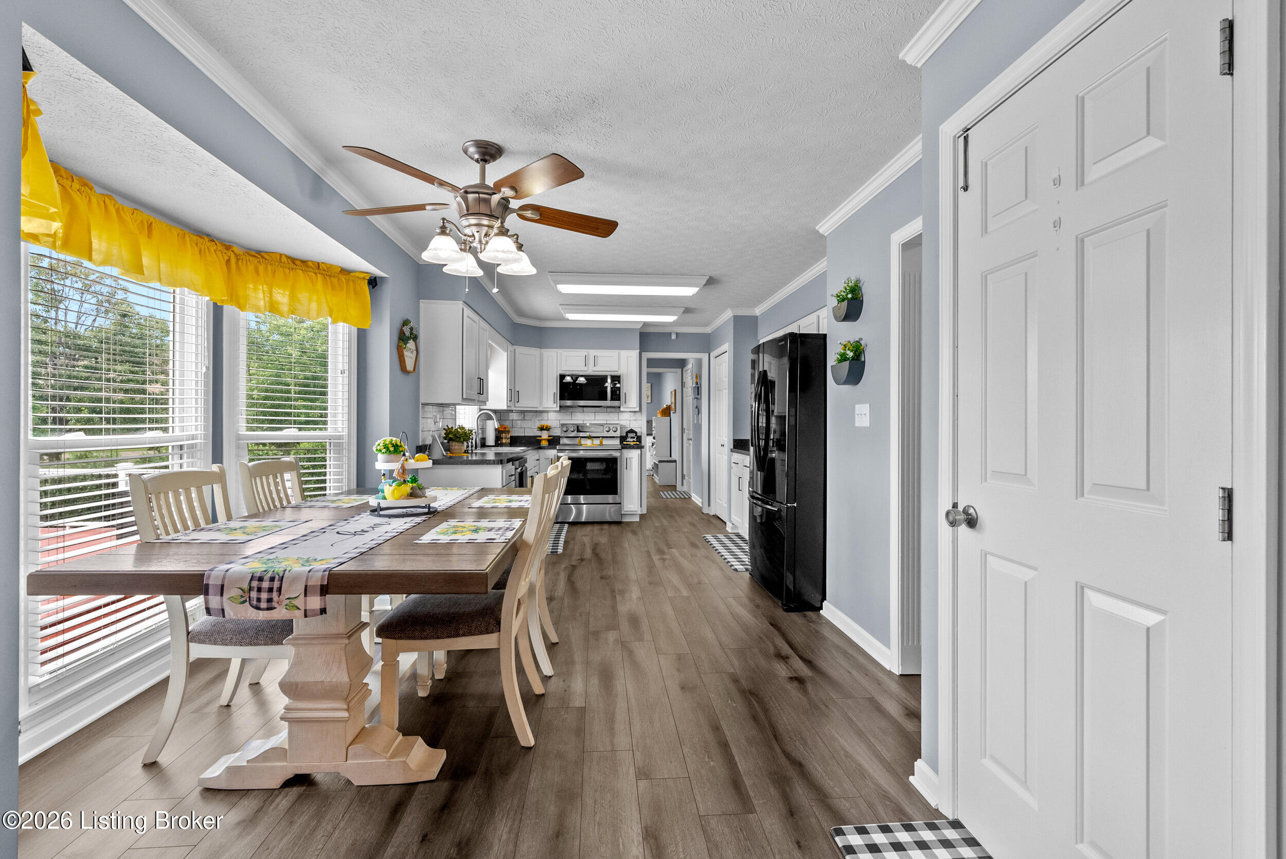 312 New England Ct Property Photo 16