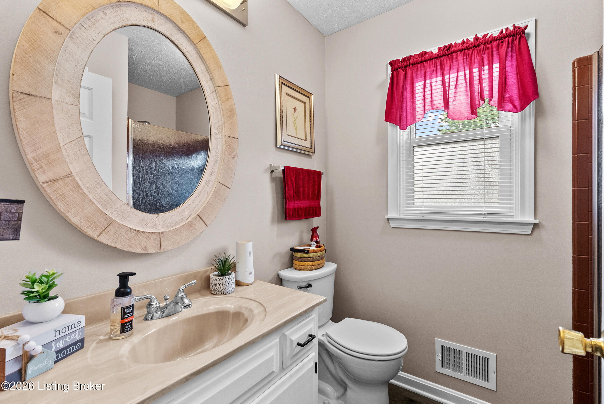 312 New England Ct Property Photo 22