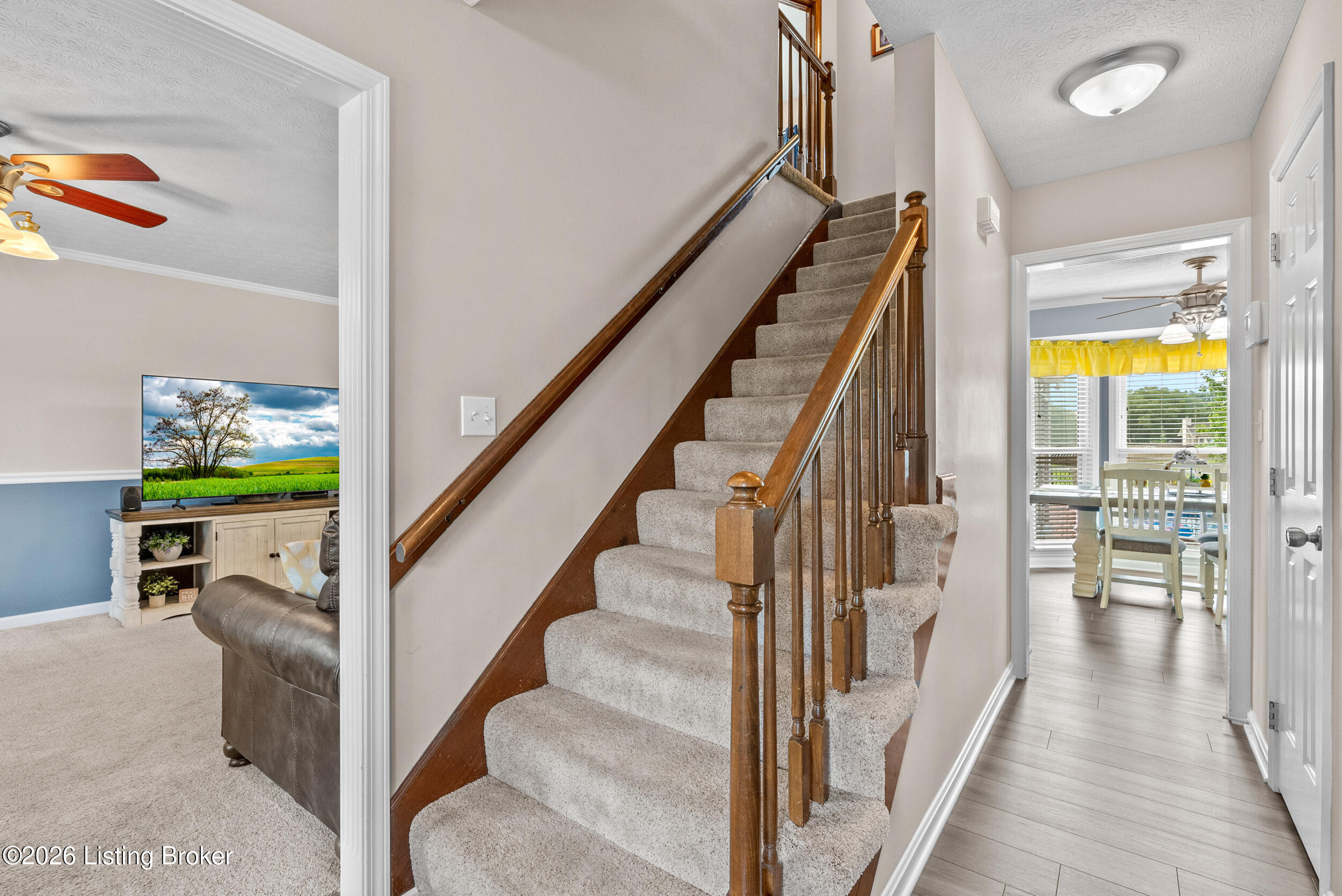 312 New England Ct Property Photo 27
