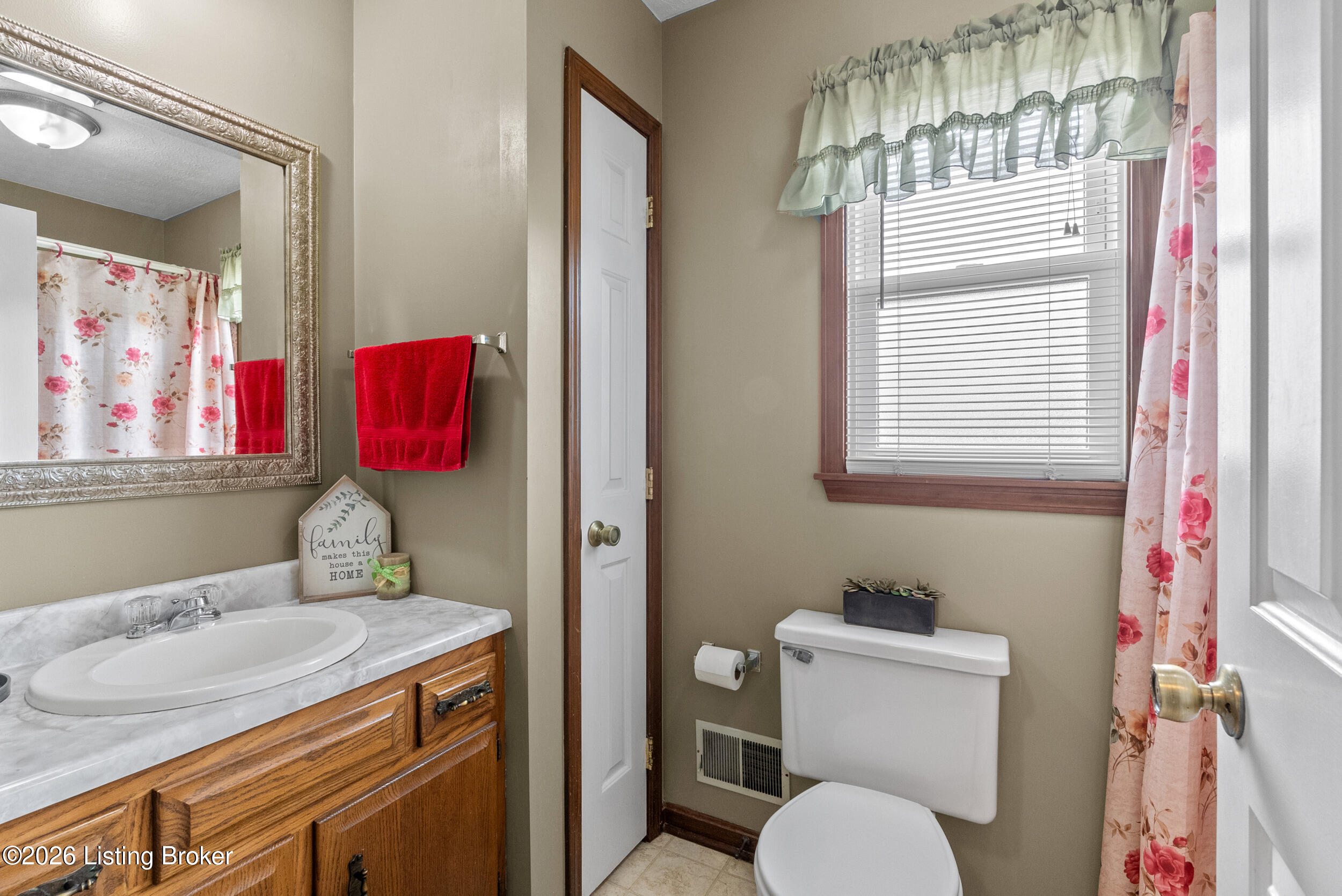 312 New England Ct Property Photo 33