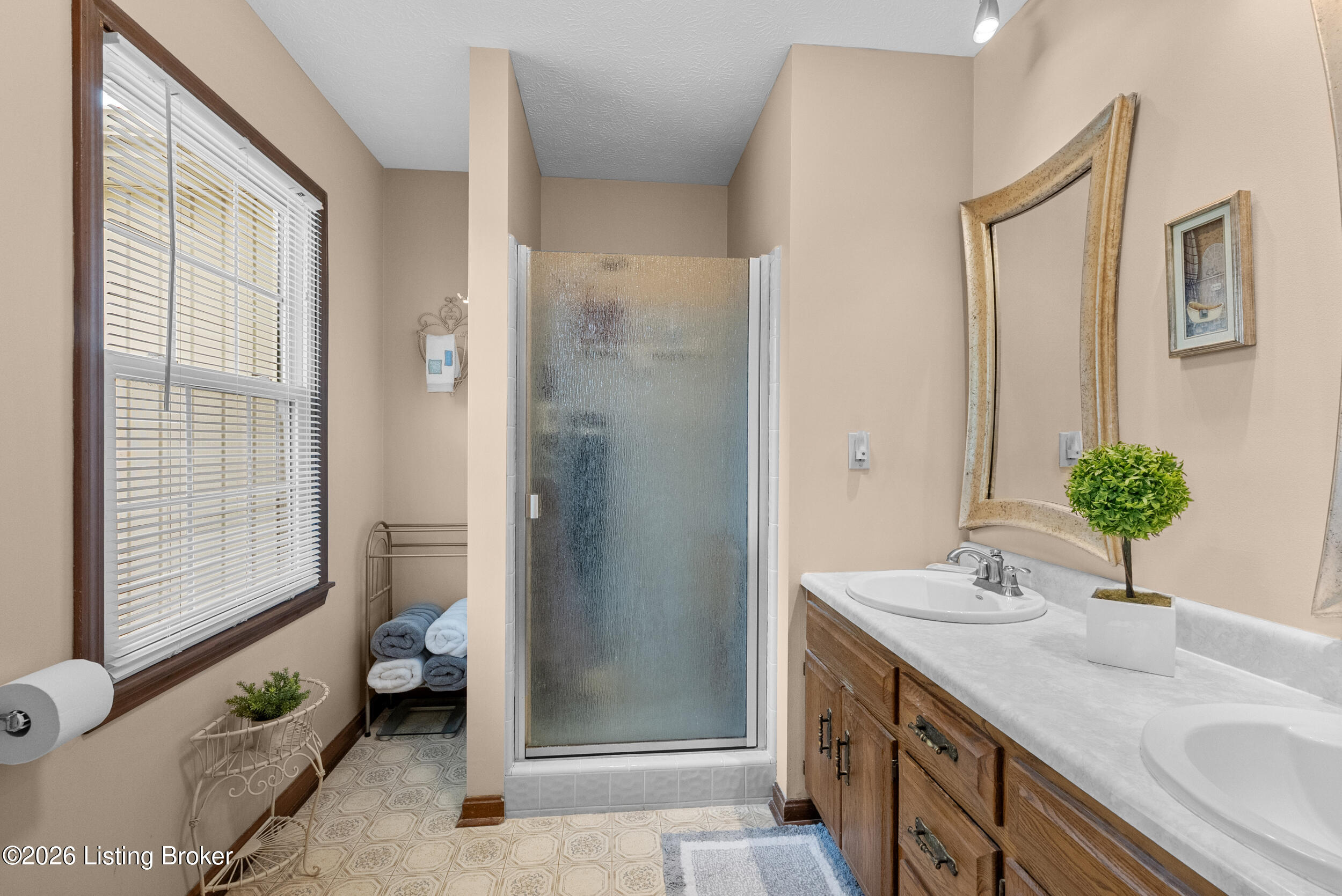 312 New England Ct Property Photo 37