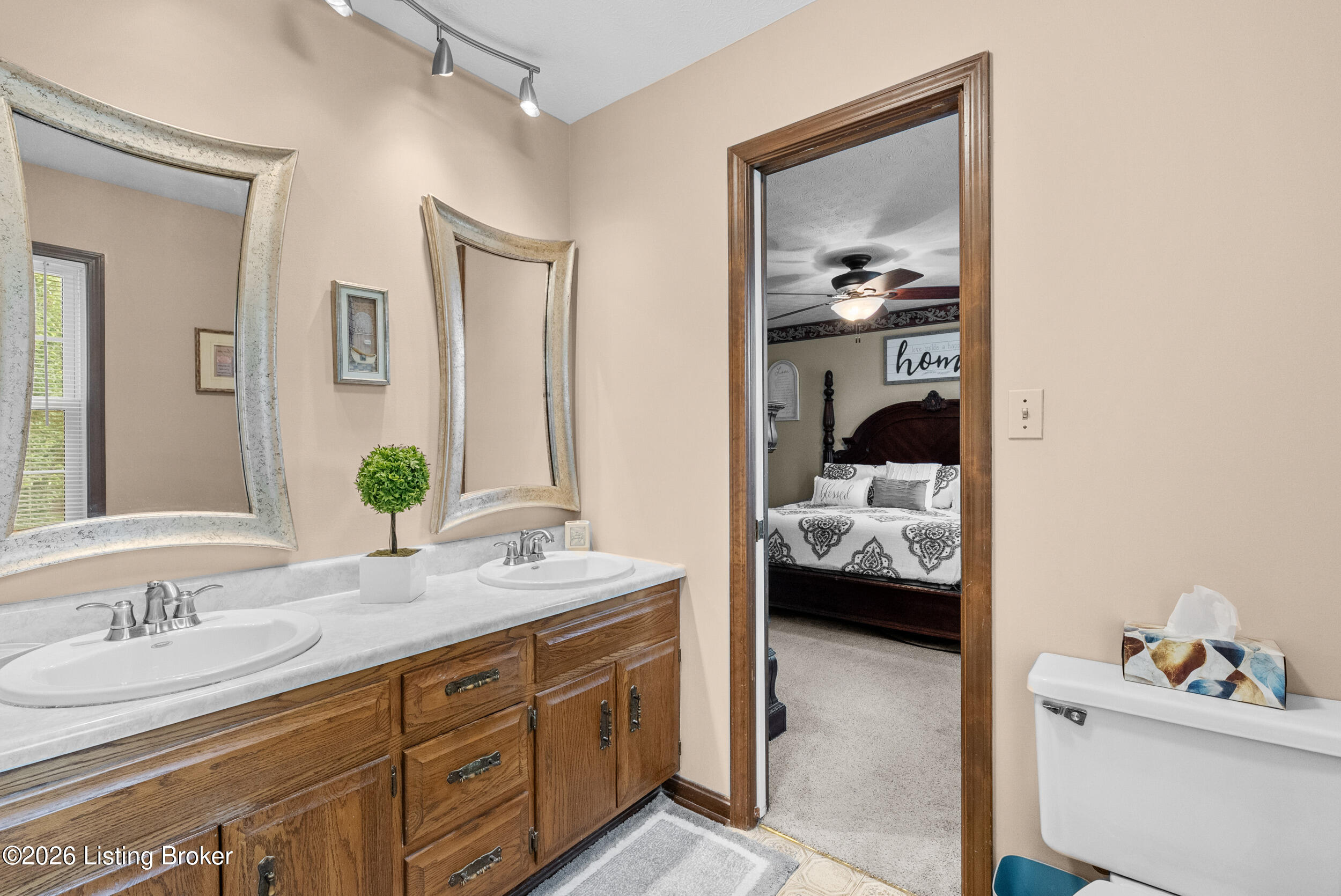 312 New England Ct Property Photo 38