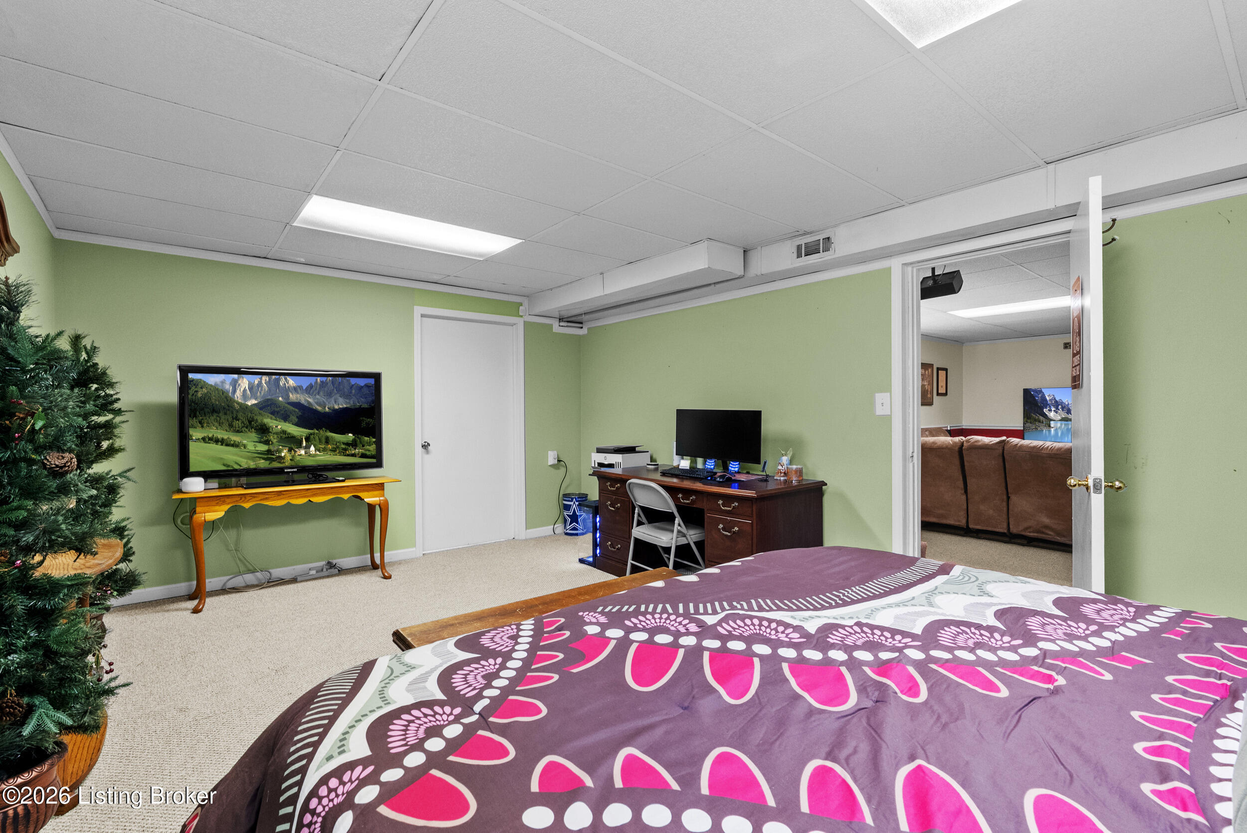 312 New England Ct Property Photo 41