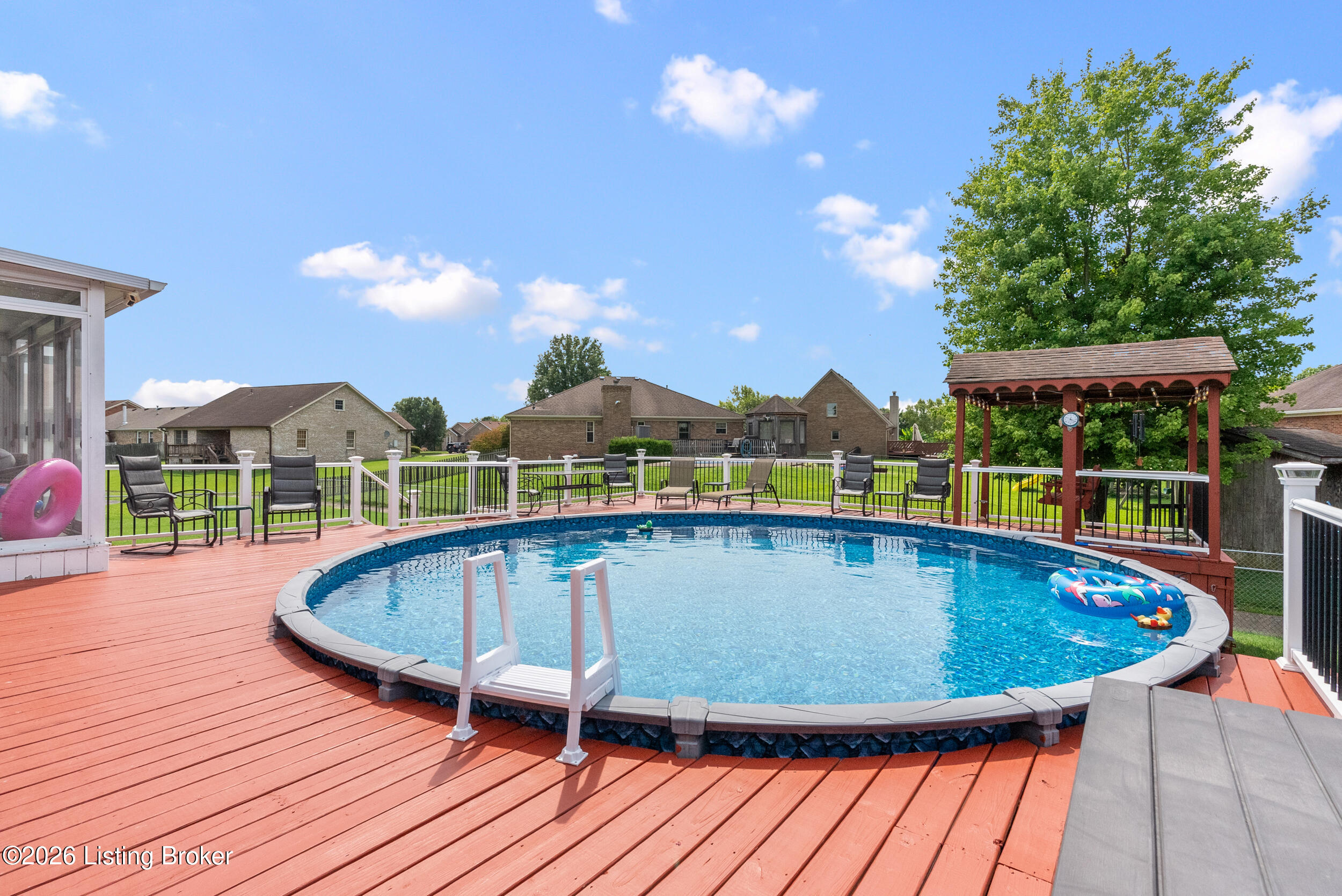 312 New England Ct Property Photo 47