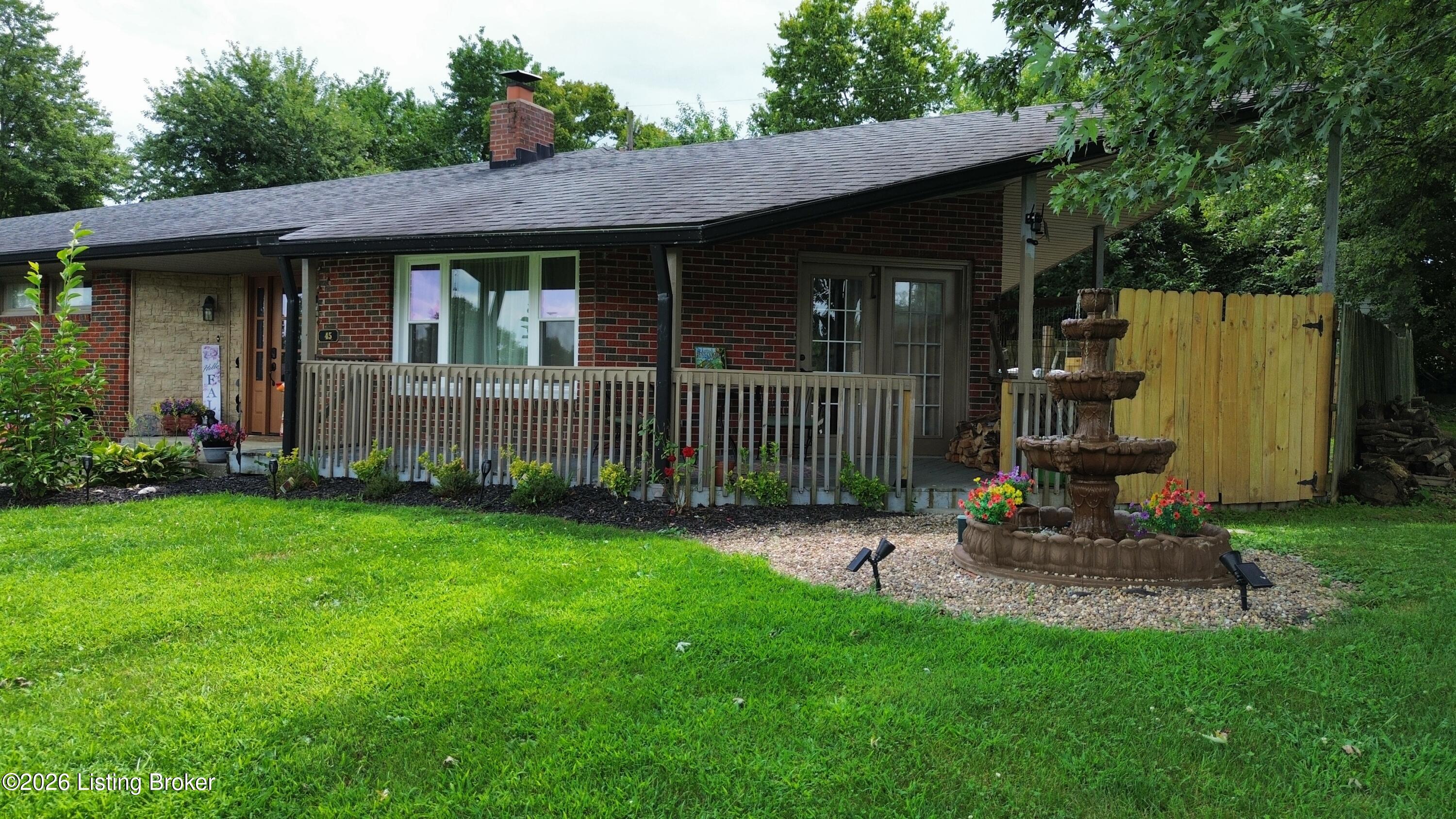 45 Darlene St Property Photo 6