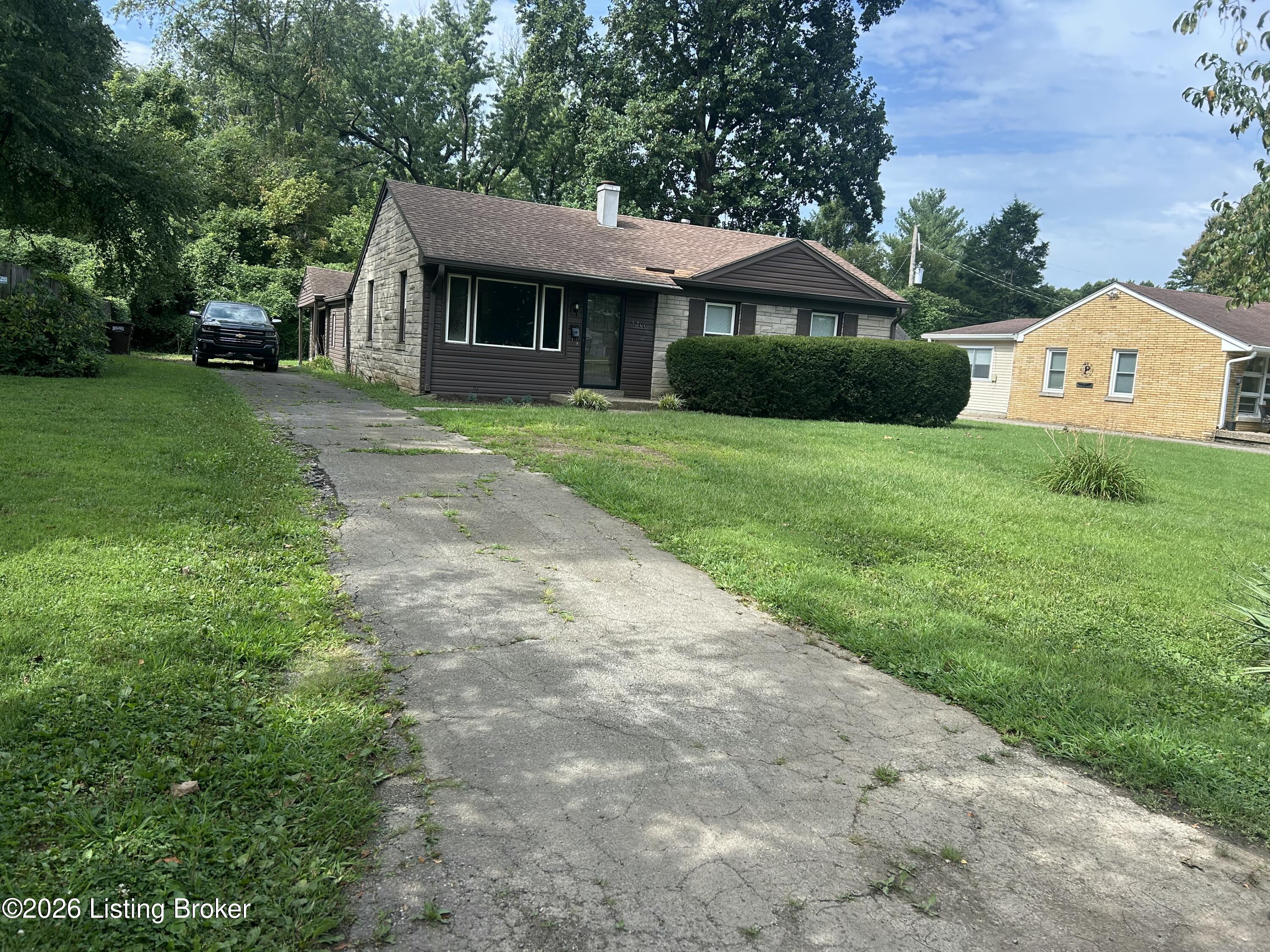 1208 Gallant Fox Run Rd Property Photo 2